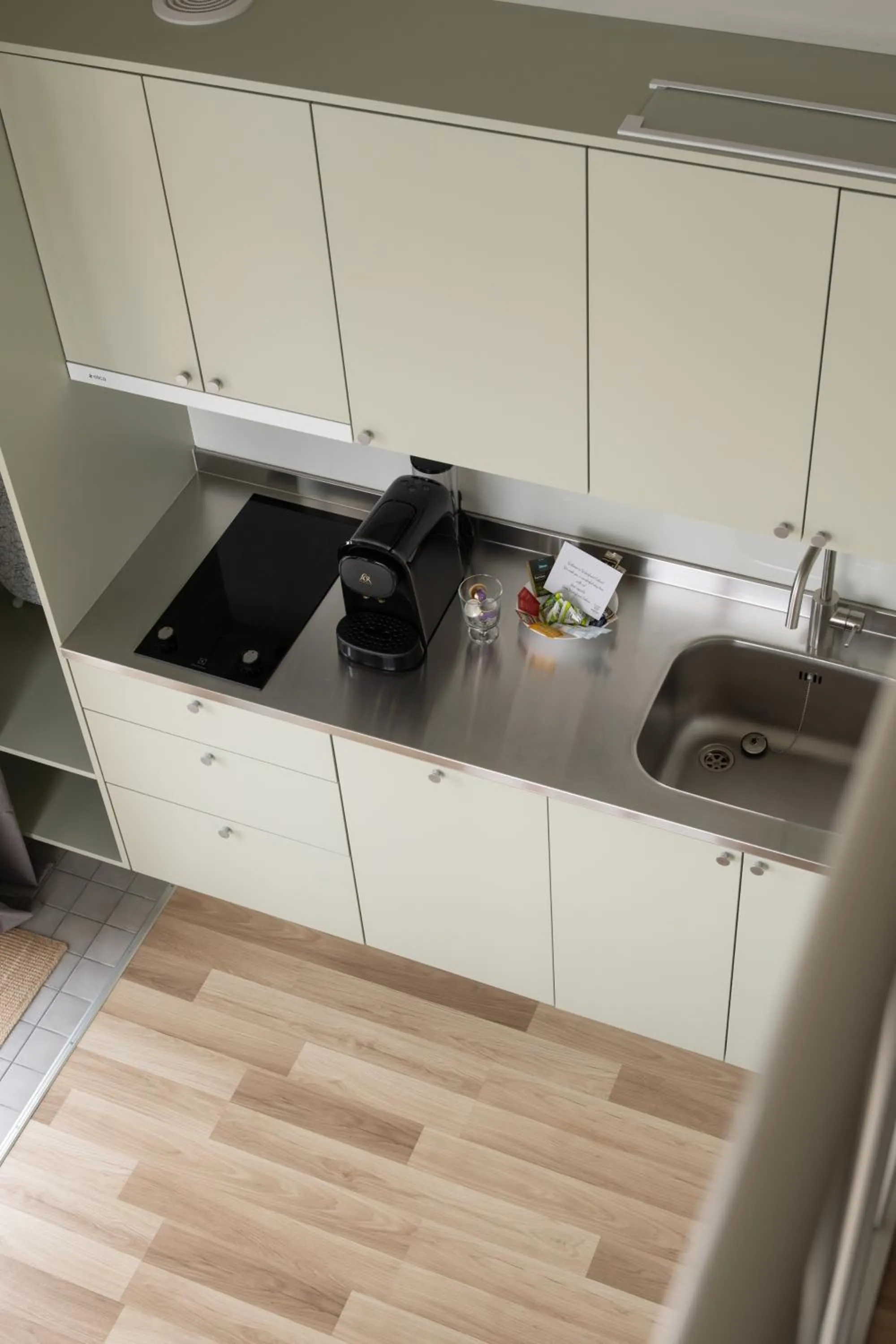 Kitchen or kitchenette in Waterfront Cabins