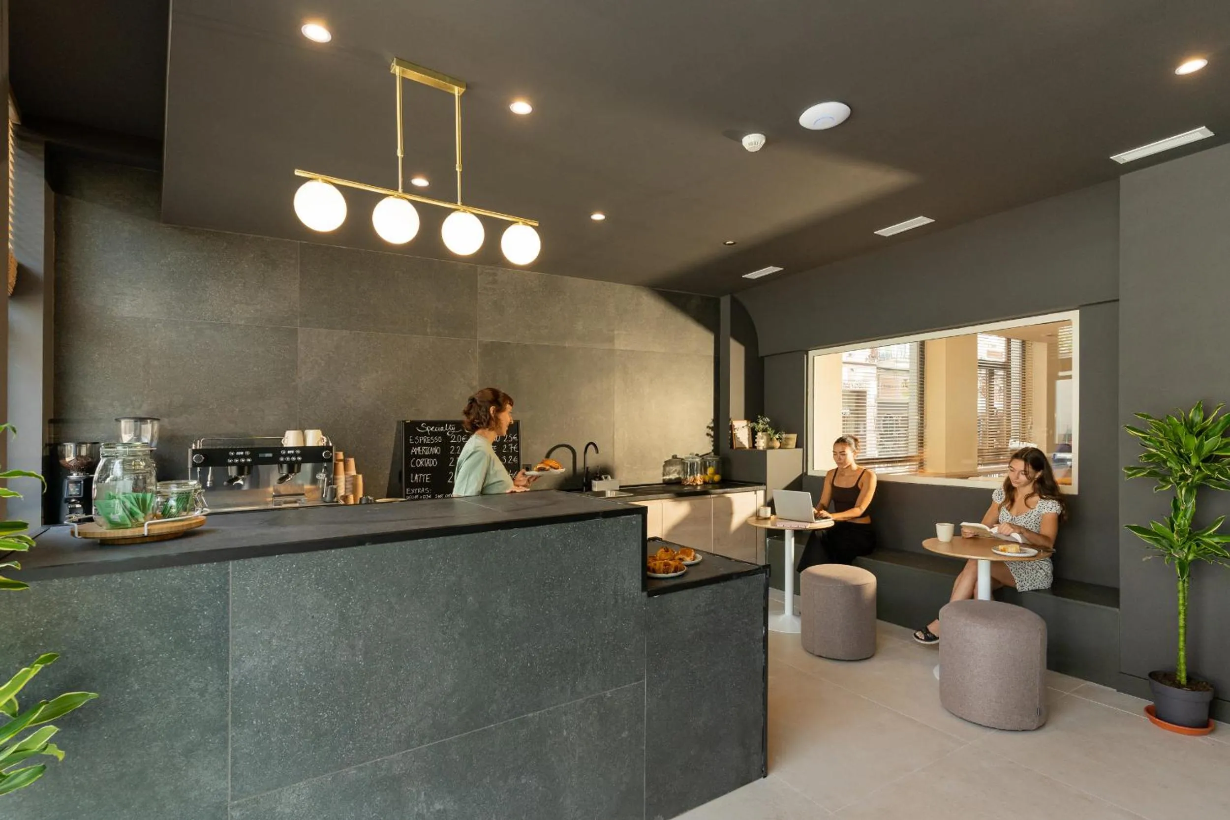 Restaurant/places to eat in Literal Hostel