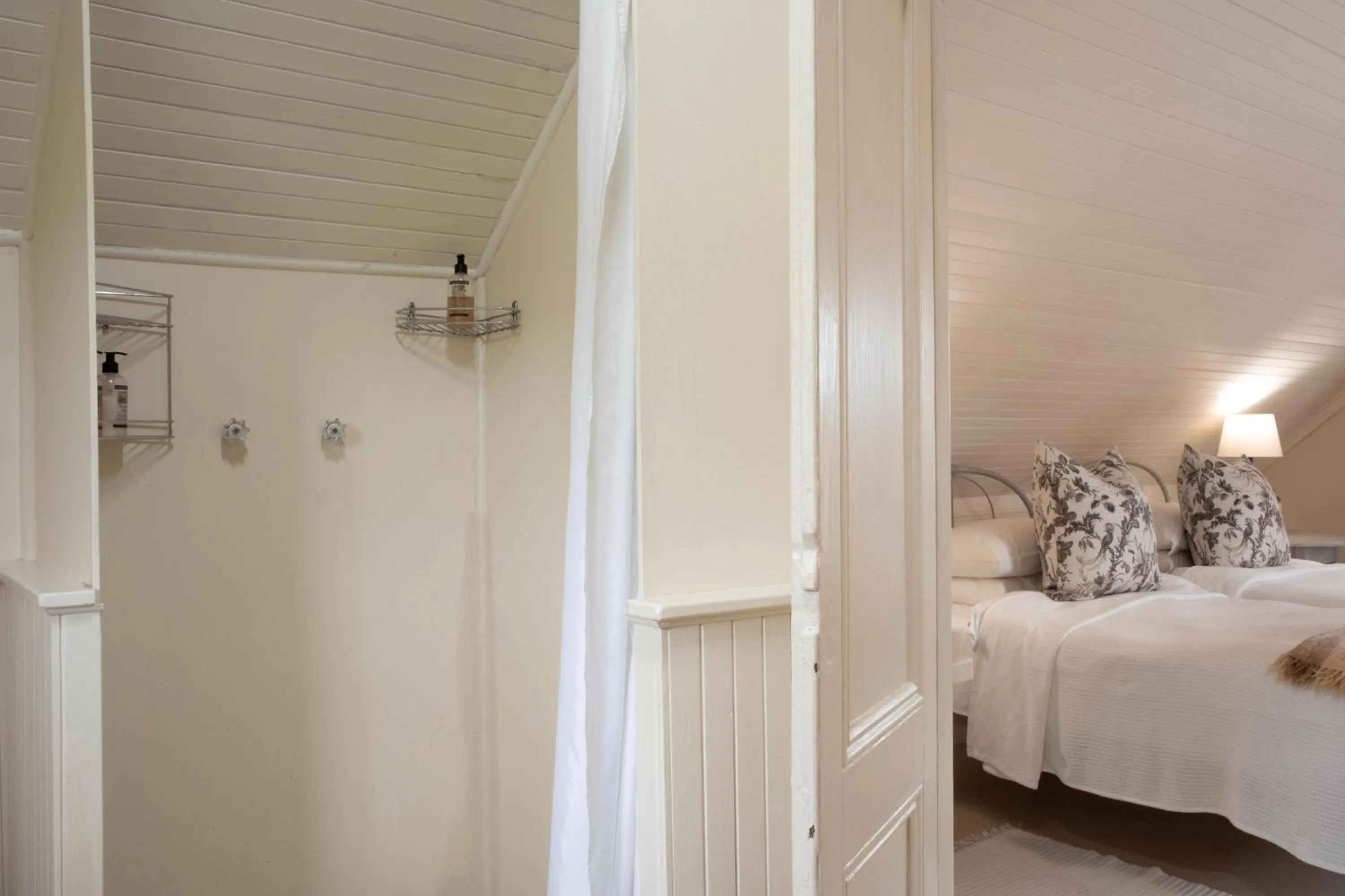 Shower, Bed in Prince Albert Country Stay