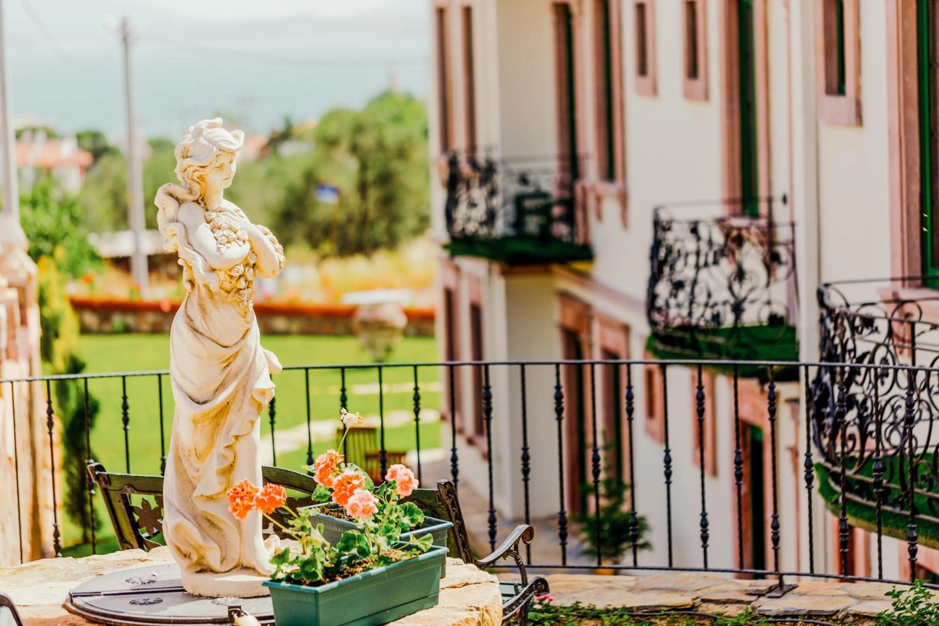 Garden in Cunda Esen Hotel