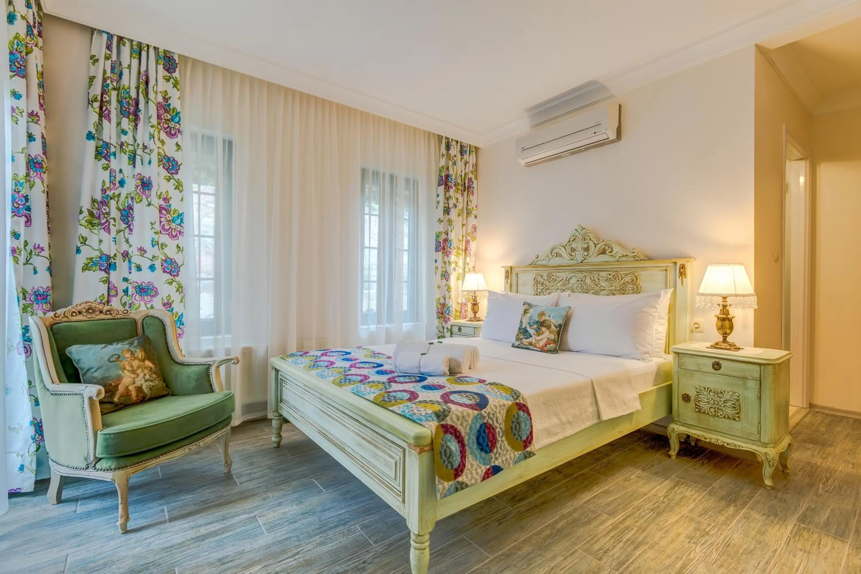 Garden view, Bed in Cunda Esen Hotel