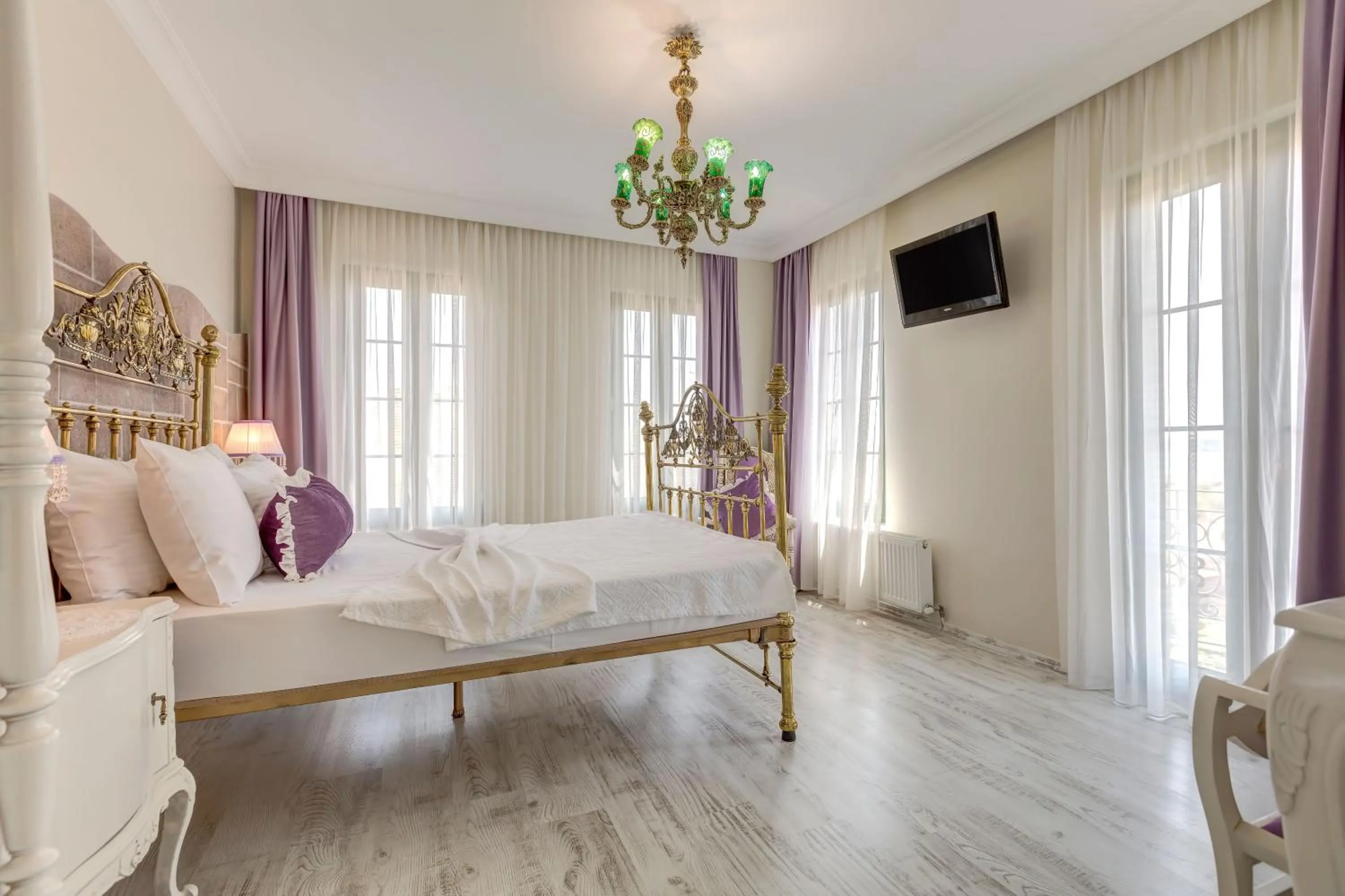 Bed in Cunda Esen Hotel