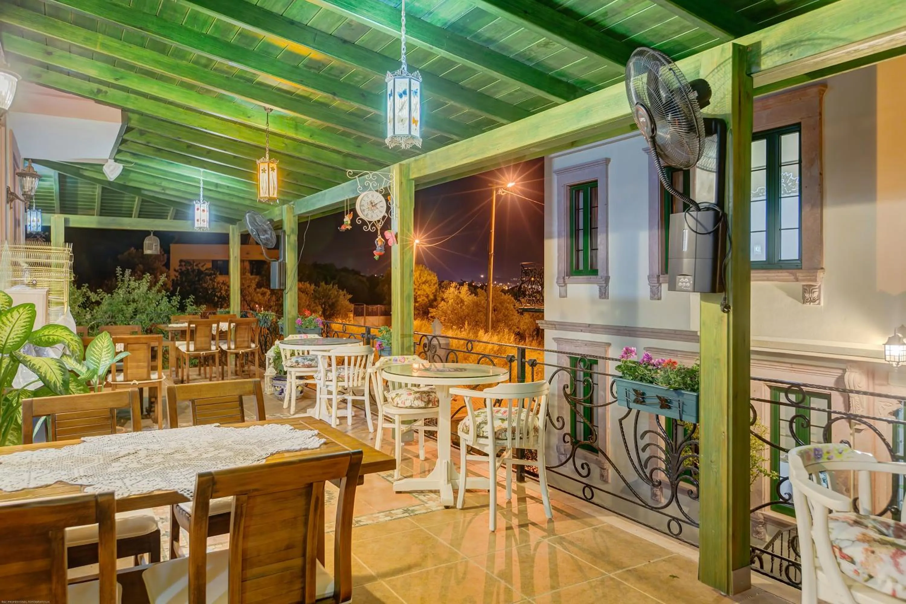 Restaurant/places to eat in Cunda Esen Hotel