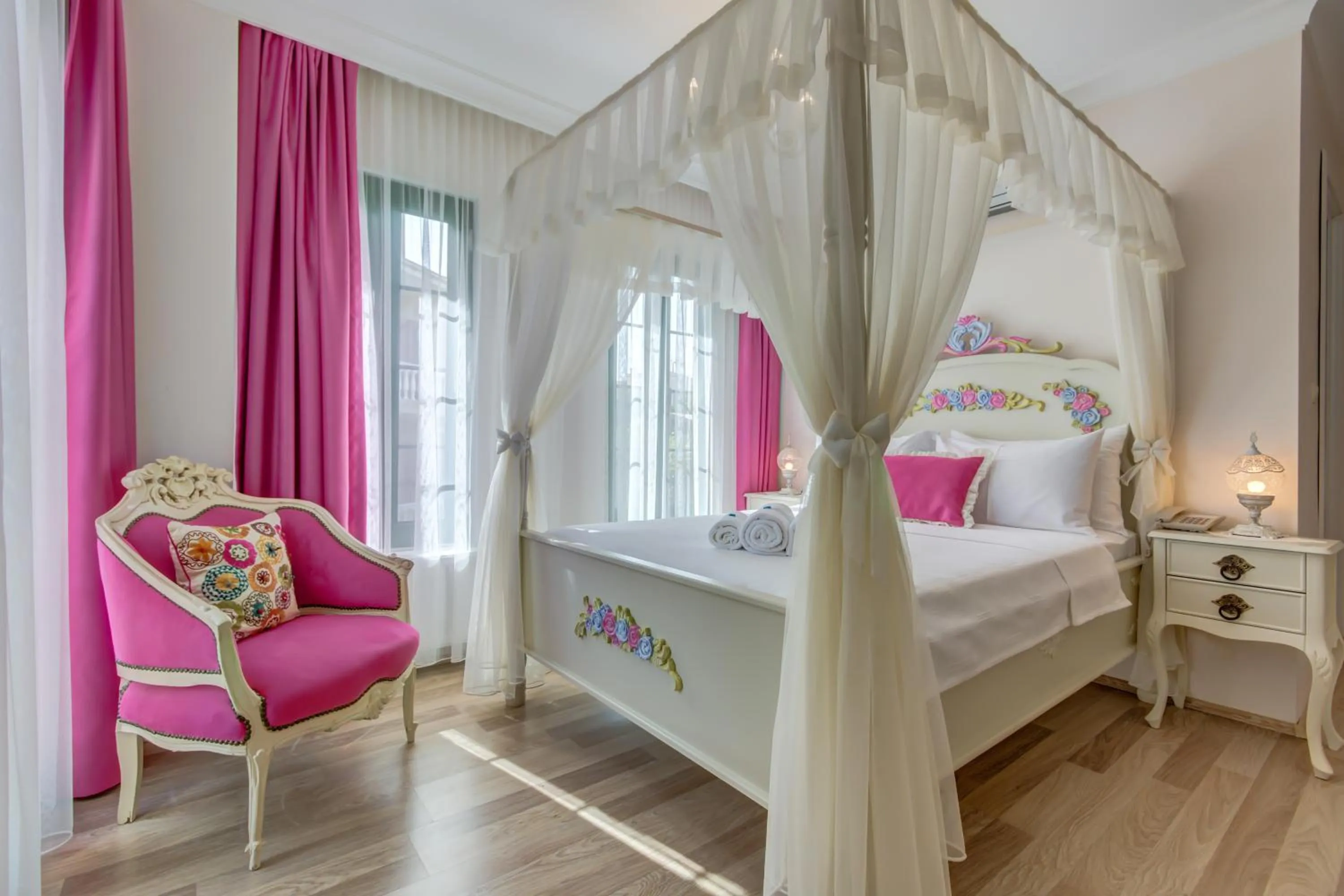 Bed in Cunda Esen Hotel