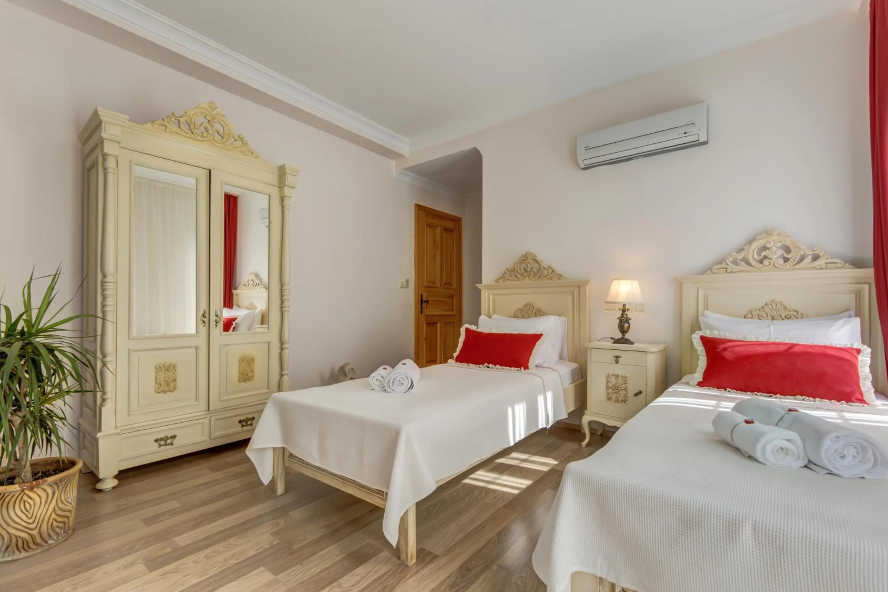 Bed in Cunda Esen Hotel
