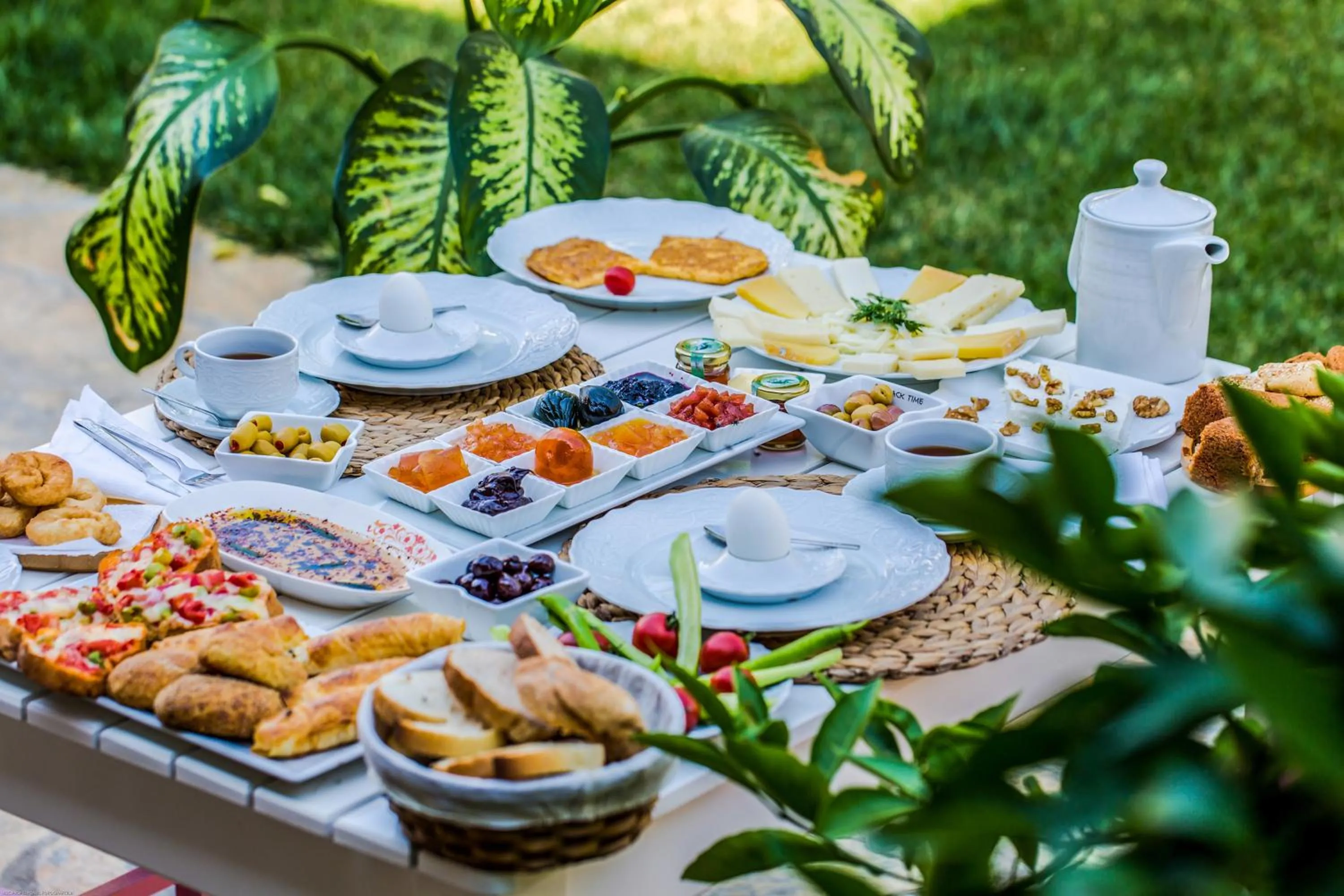 Buffet breakfast in Cunda Esen Hotel