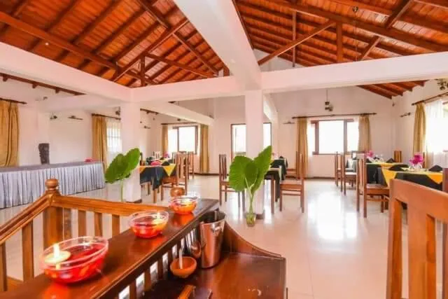 Restaurant/places to eat in Grand Kandy Villa