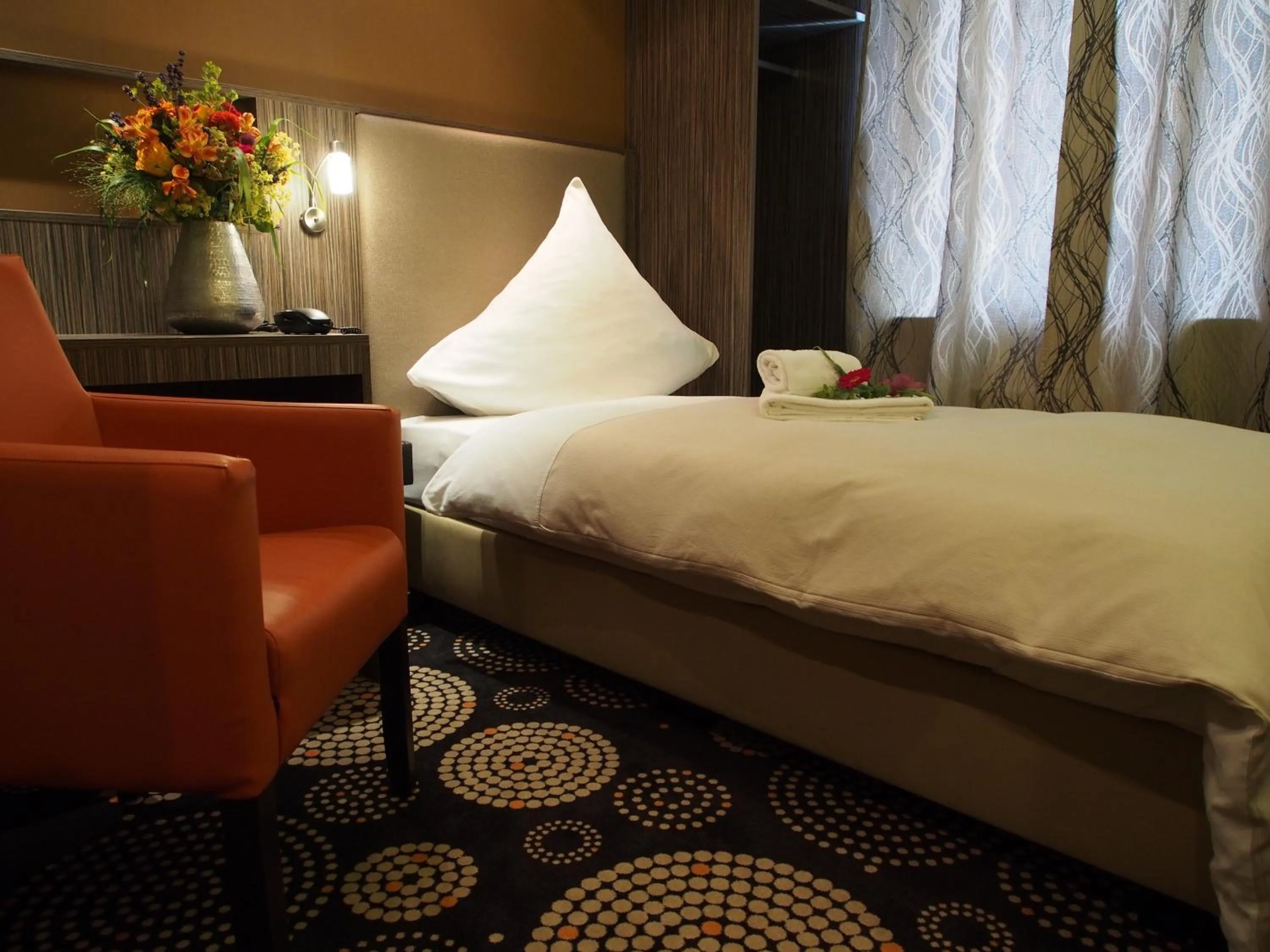 Photo of the whole room, Bed in Myhotel