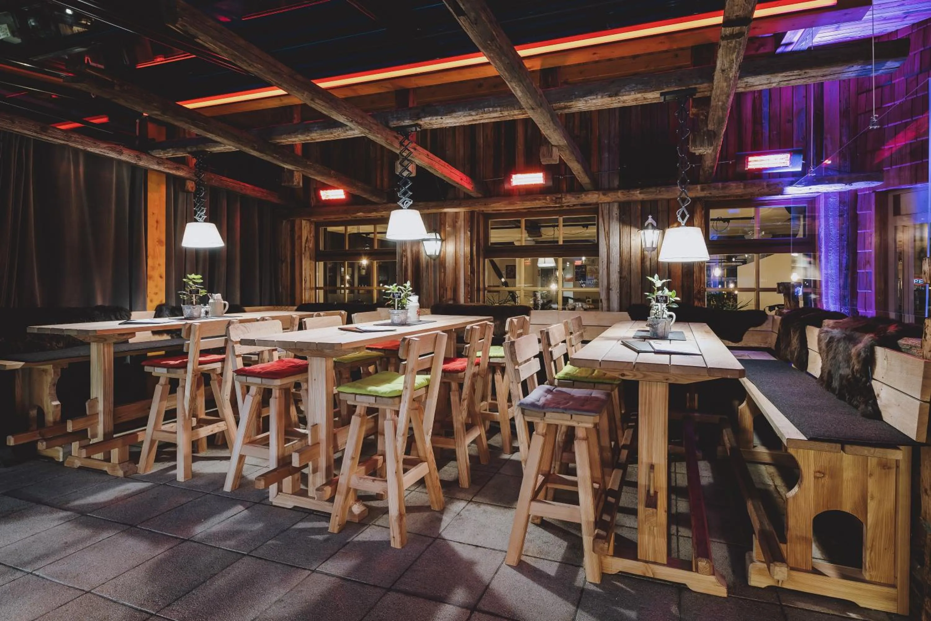 Restaurant/places to eat in THOMSN Central Hotel & Appartements