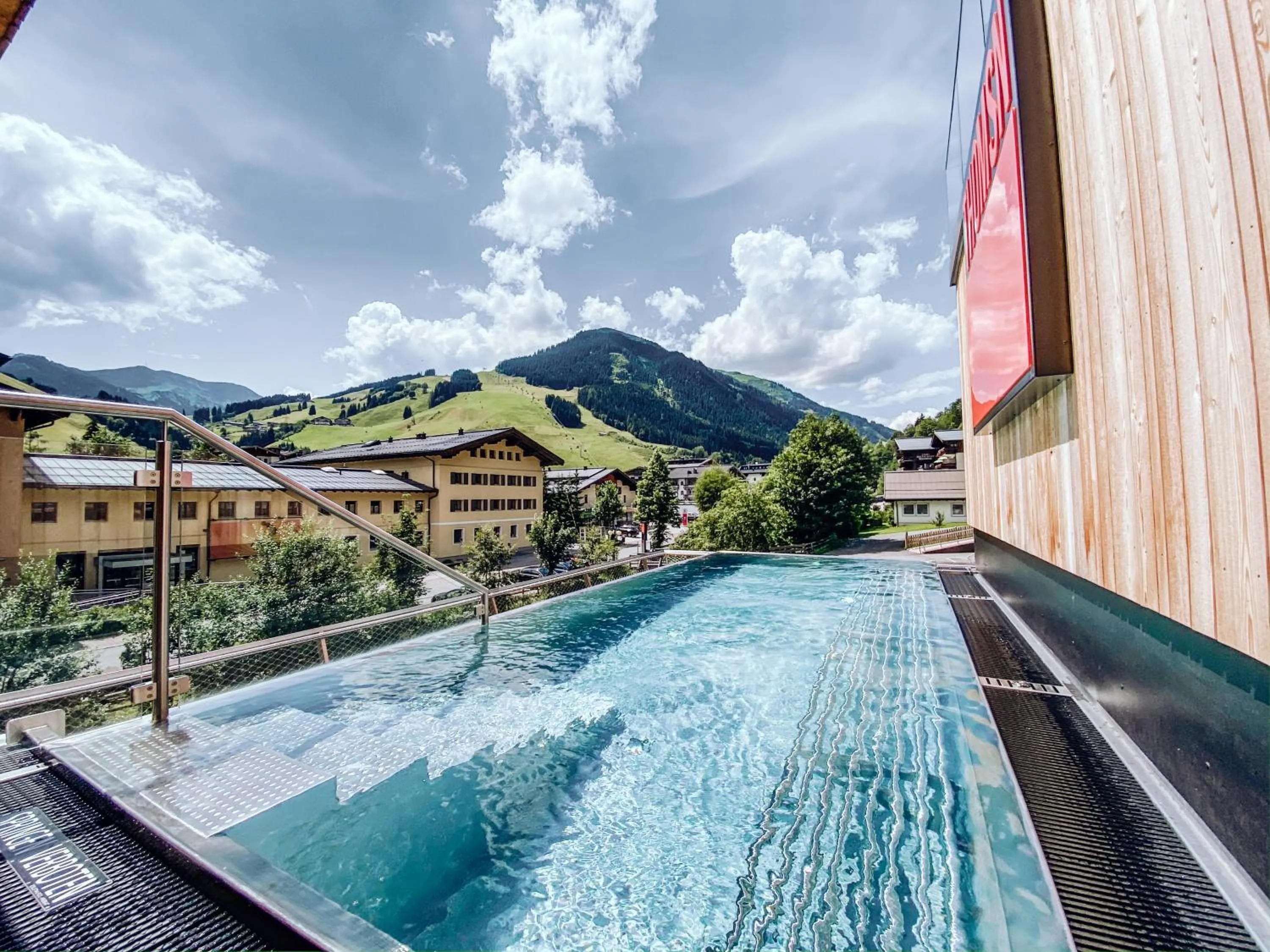 Swimming pool in THOMSN Central Hotel & Appartements