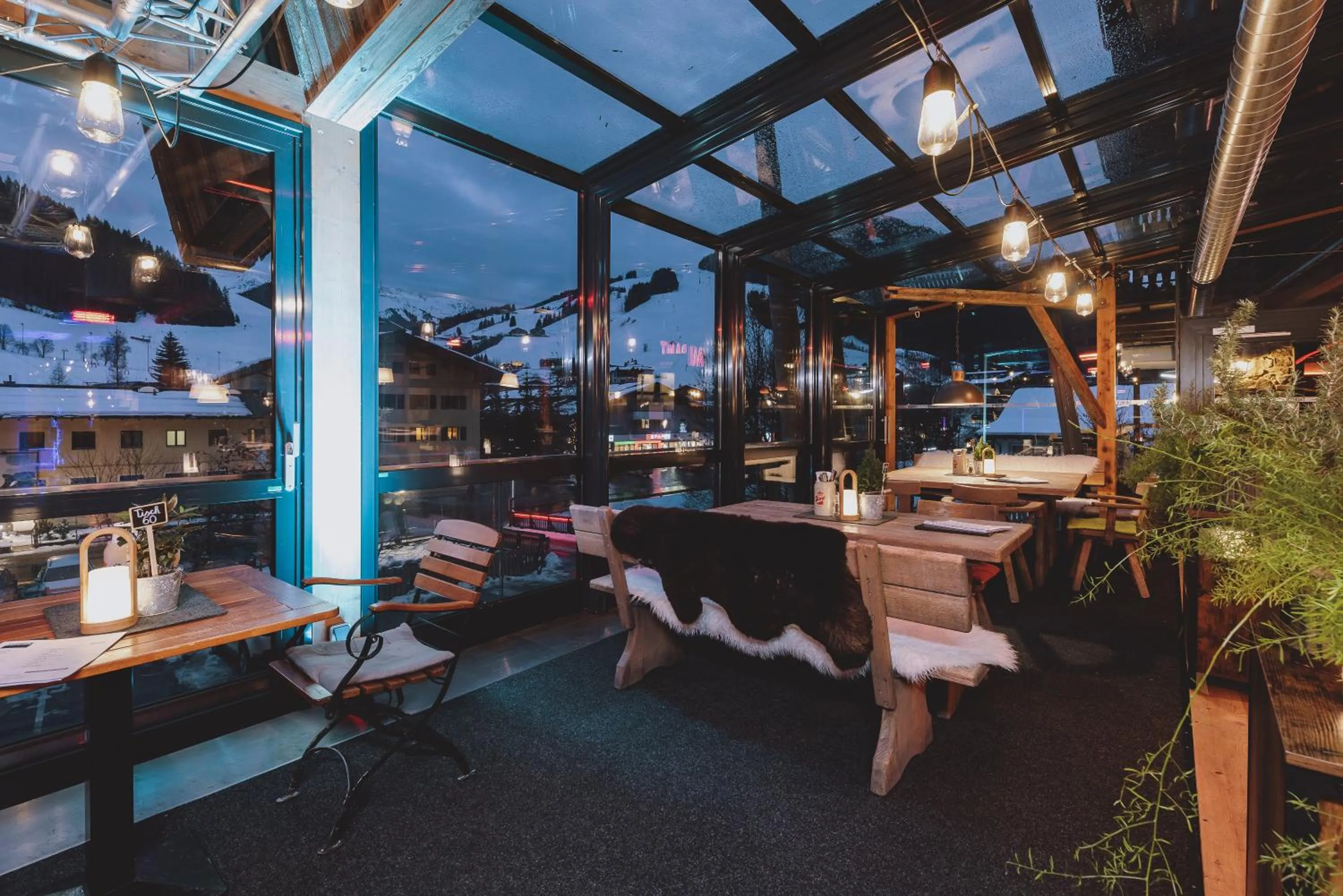 Restaurant/places to eat in THOMSN Central Hotel & Appartements