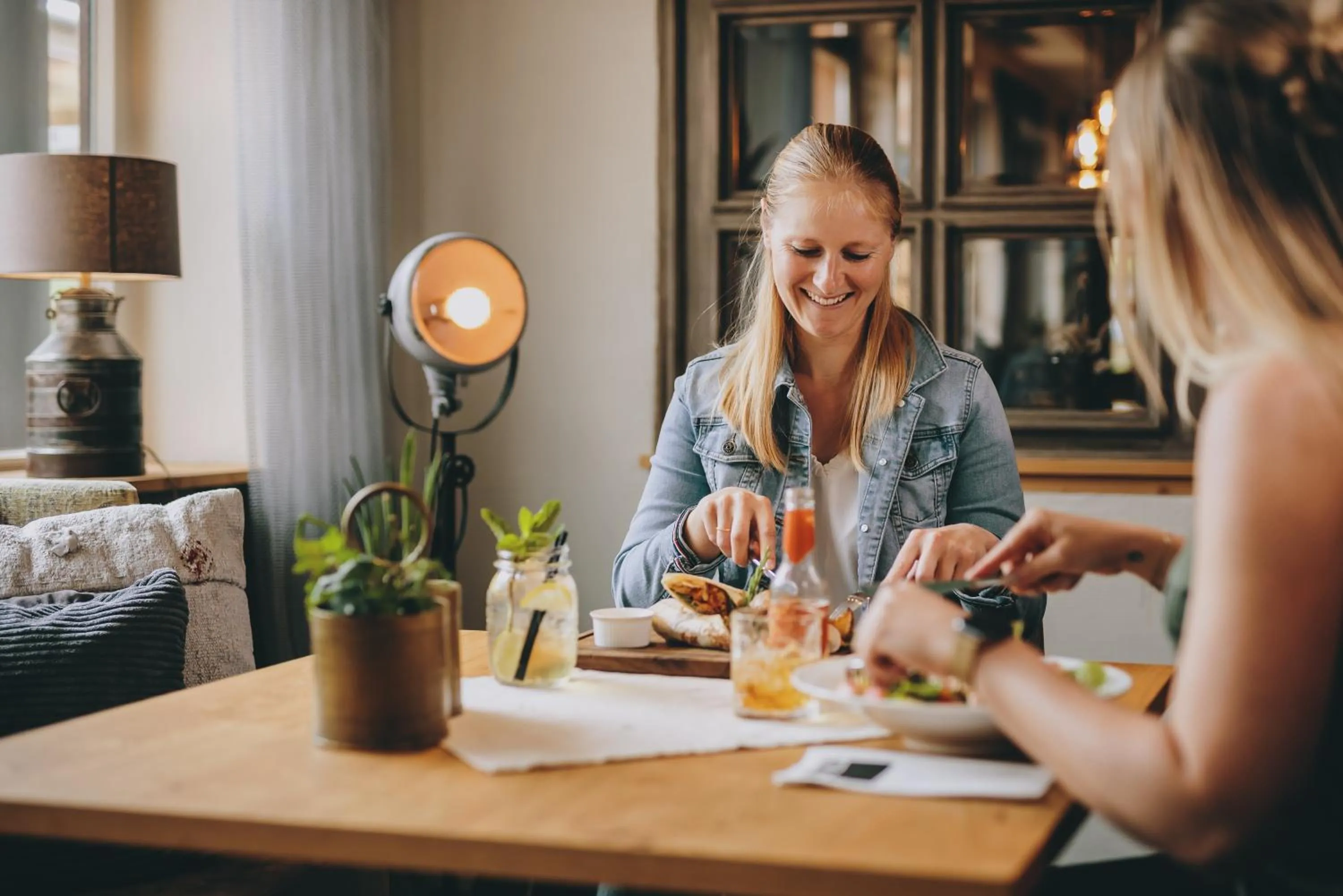 Restaurant/places to eat in THOMSN Central Hotel & Appartements