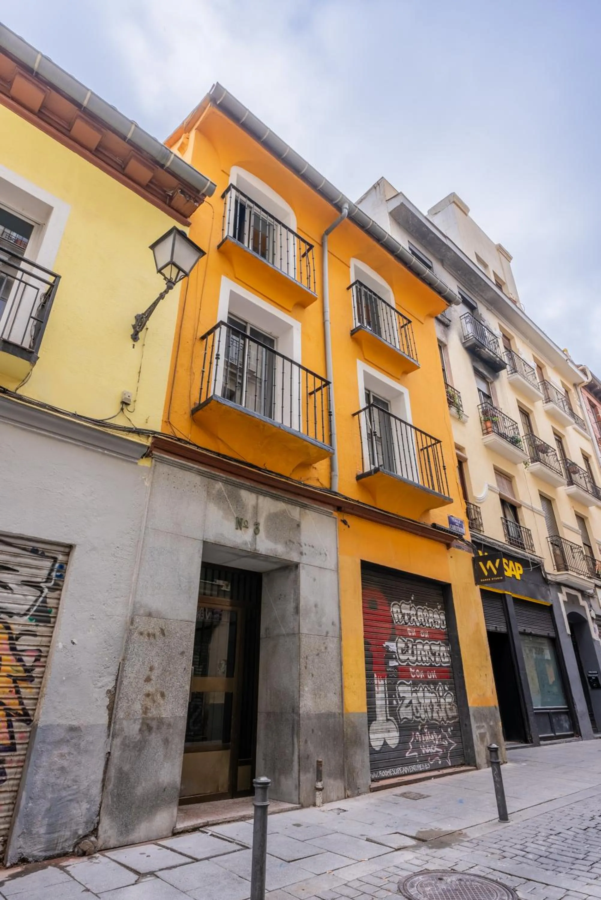 Facade/entrance in Ideal Hostel Madrid