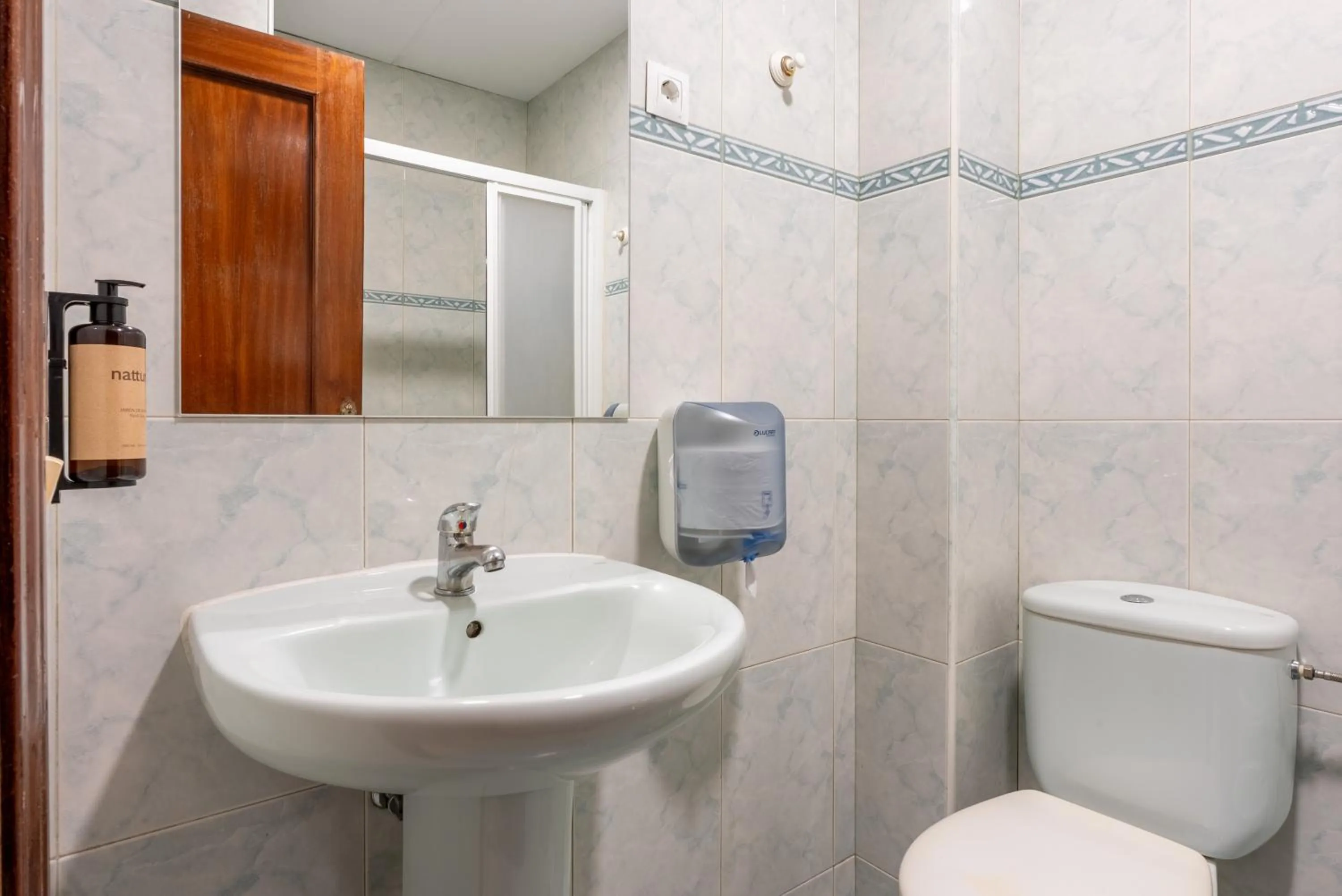 Bathroom in Ideal Hostel Madrid