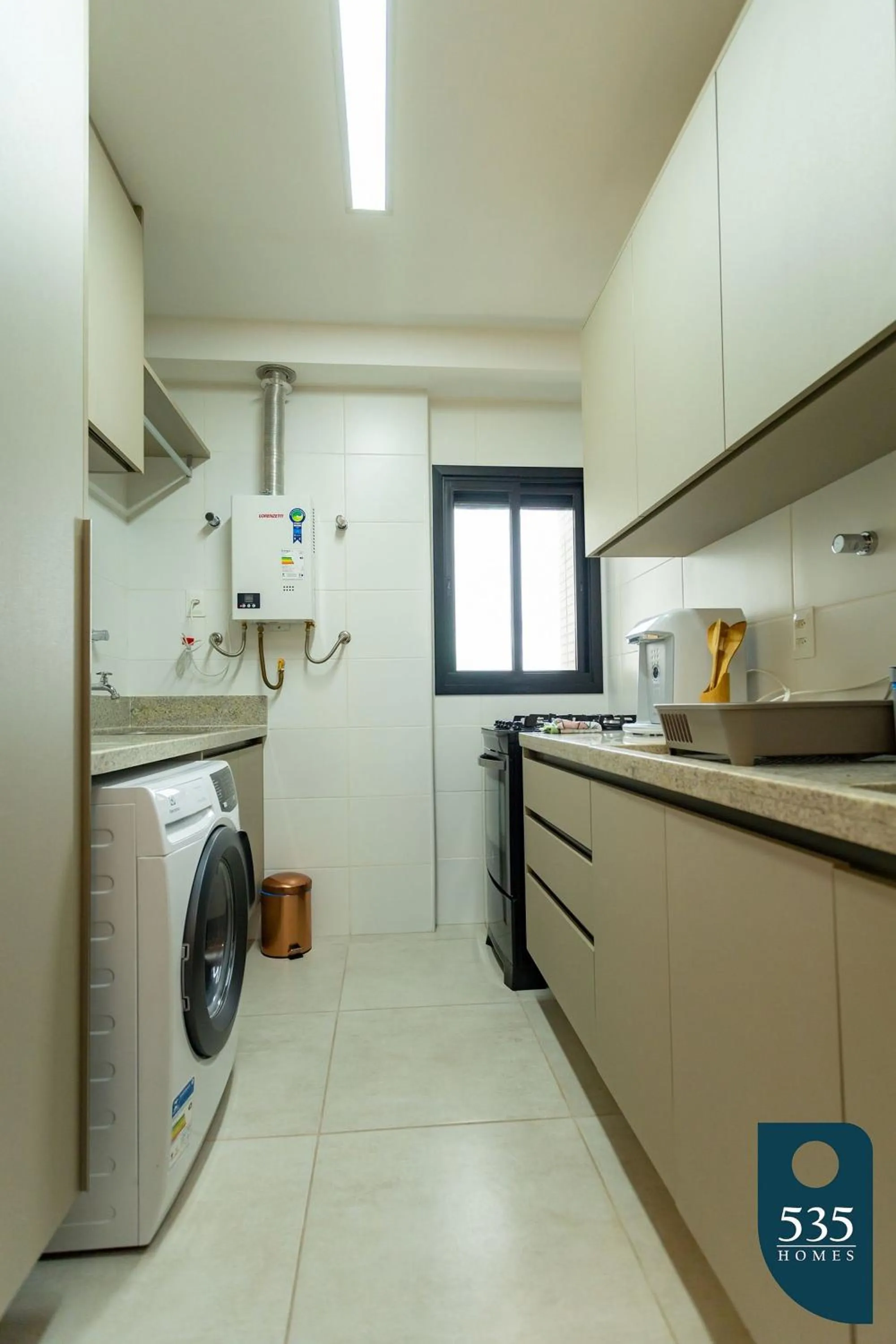 Kitchen or kitchenette in Lindo e aconchegante com vista panorâmica na Barra