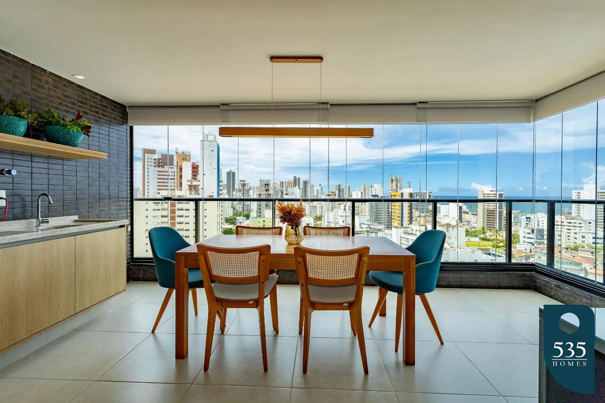 Dining area in Lindo e aconchegante com vista panorâmica na Barra