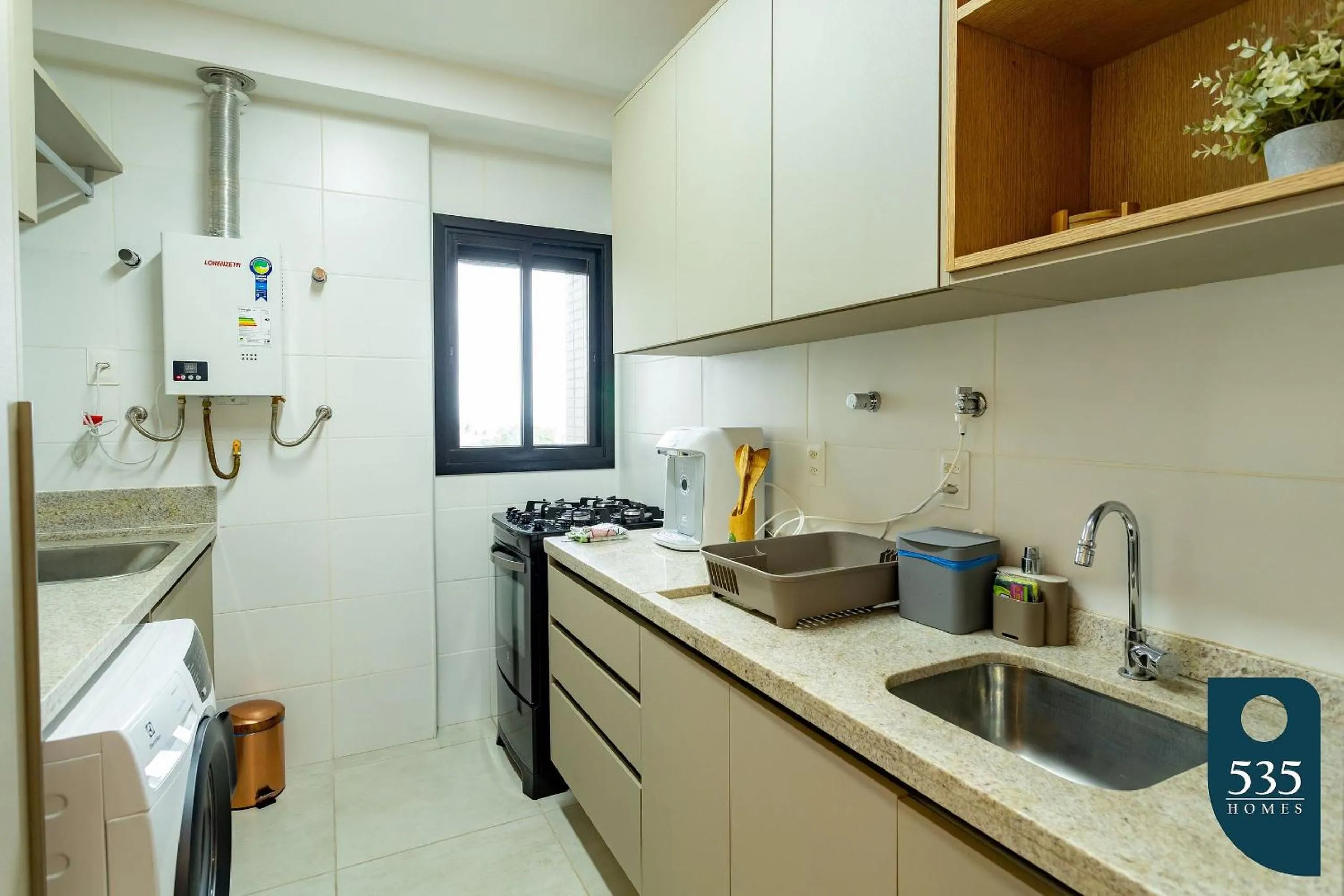 Kitchen or kitchenette in Lindo e aconchegante com vista panorâmica na Barra