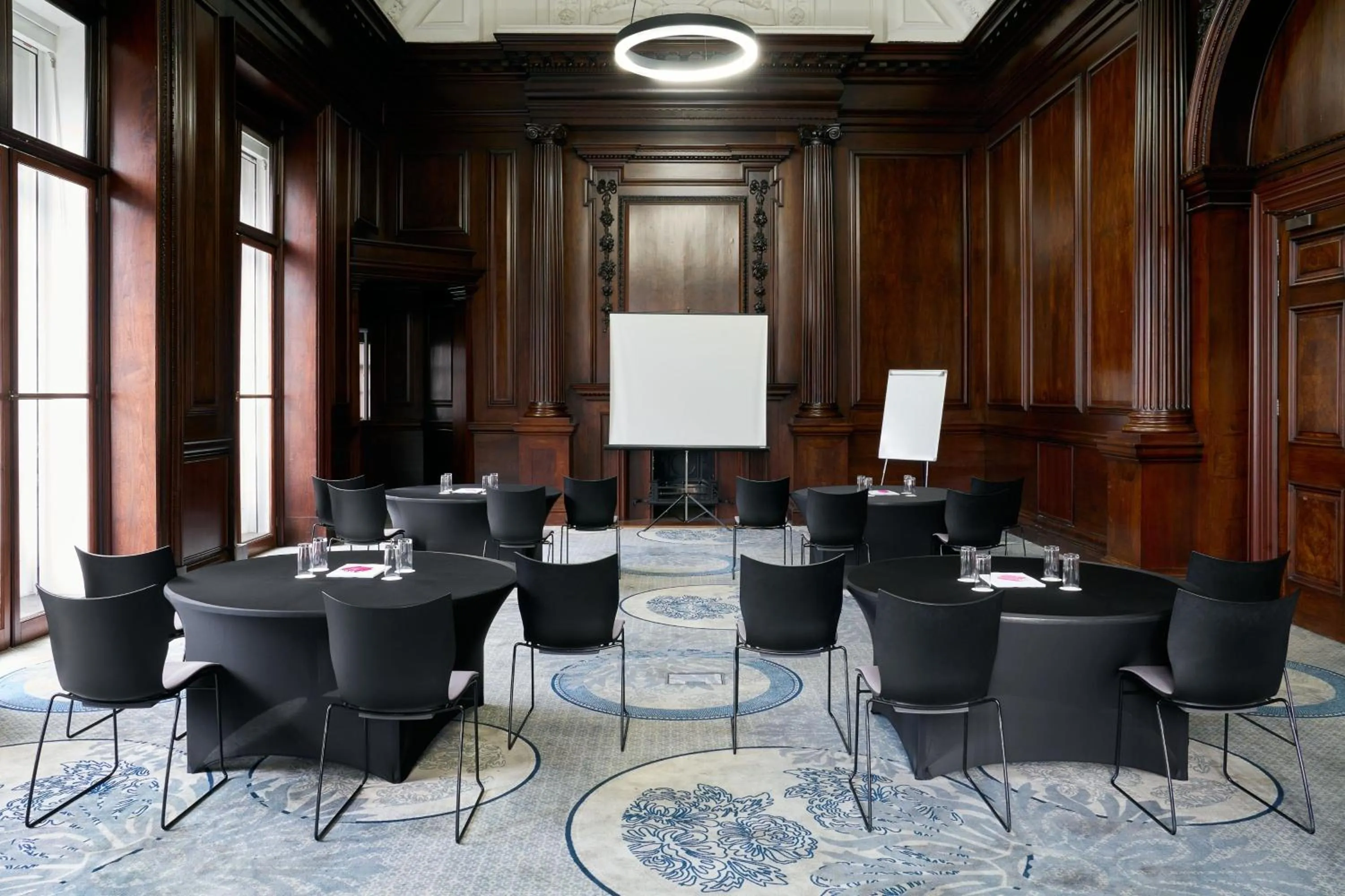 Lounge or bar in Aloft Liverpool