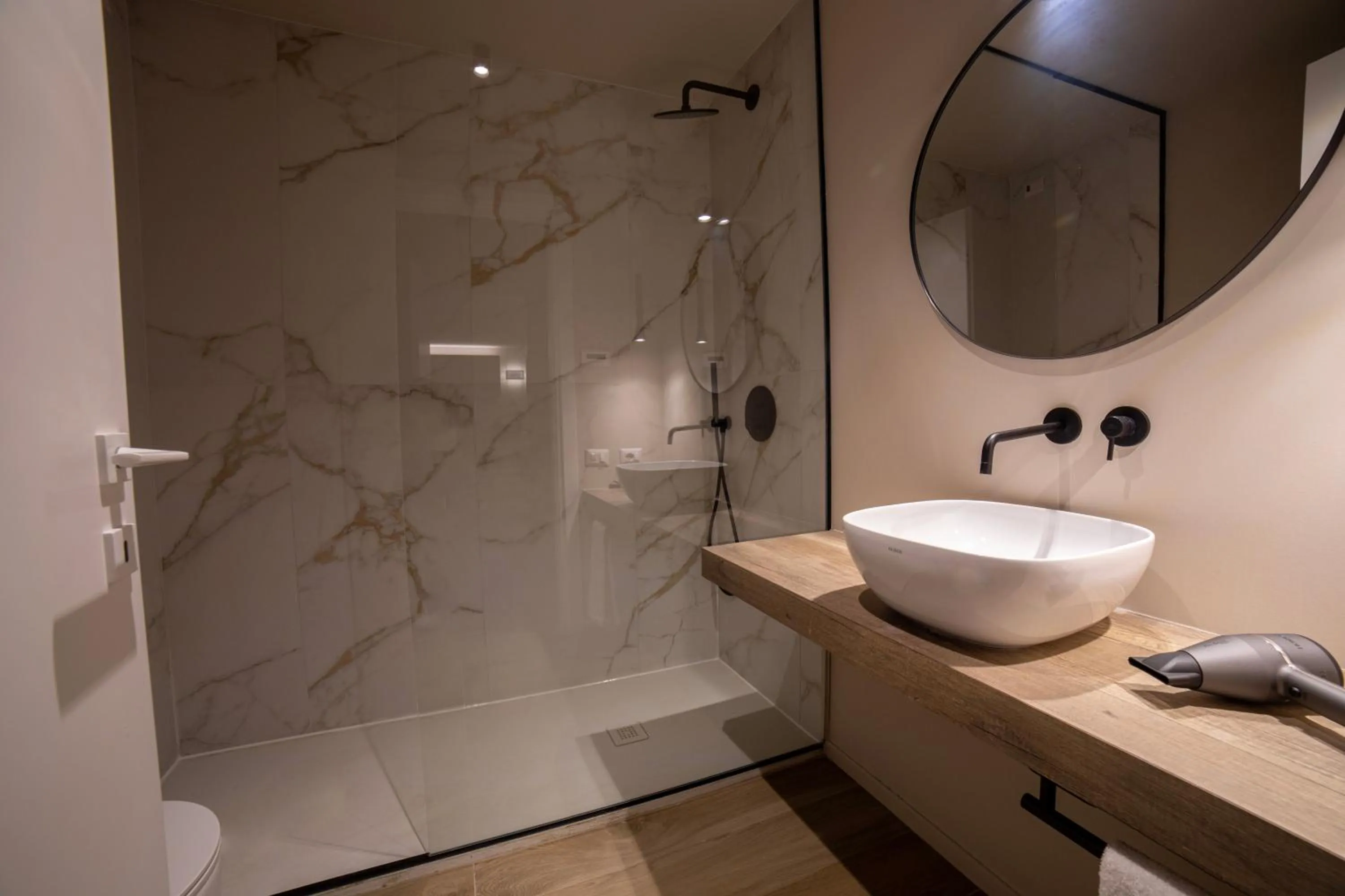 Shower in Be Mate Torino Centro