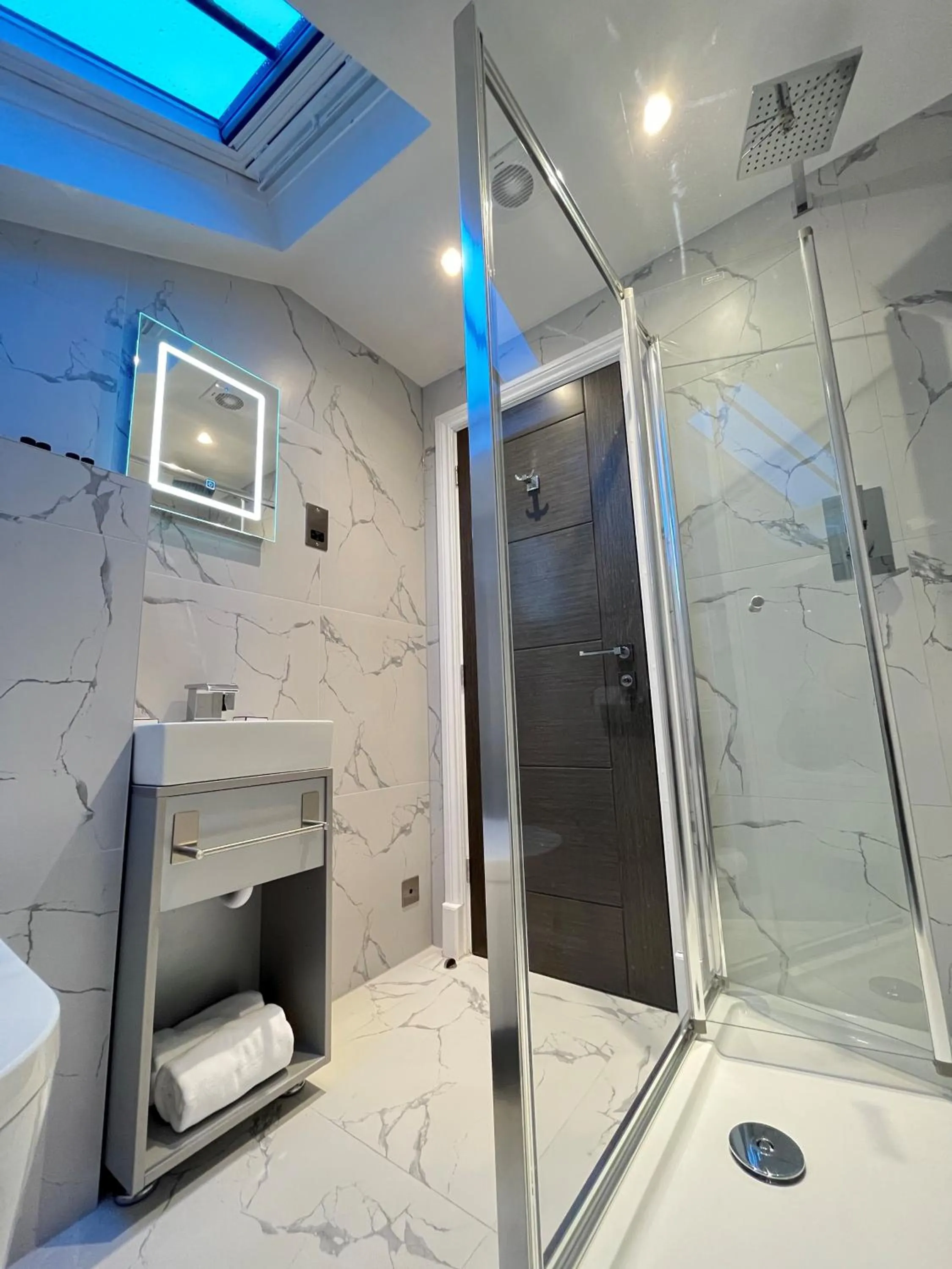 Shower in Philharmonic Hotel