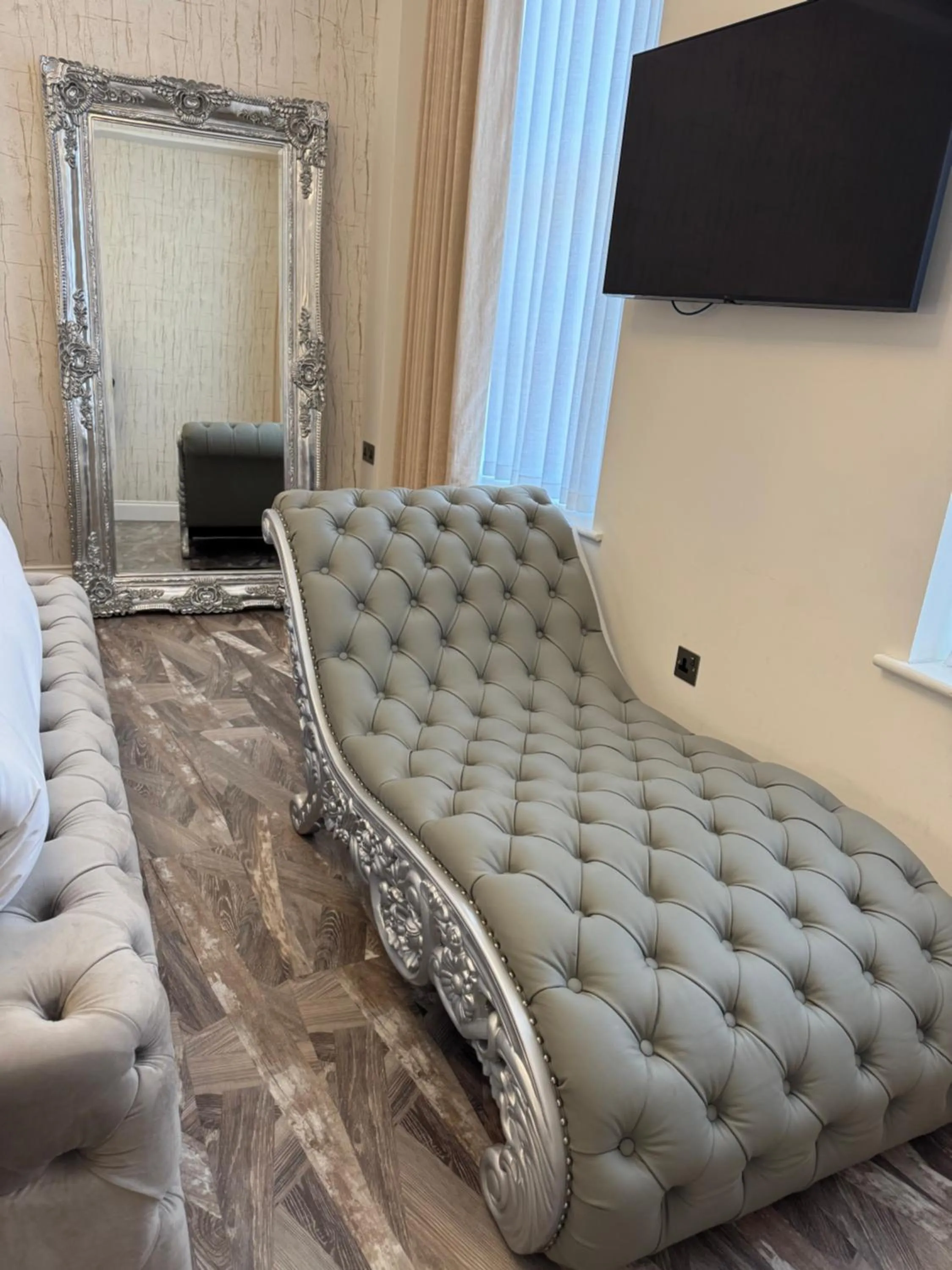 Seating area in Philharmonic Hotel