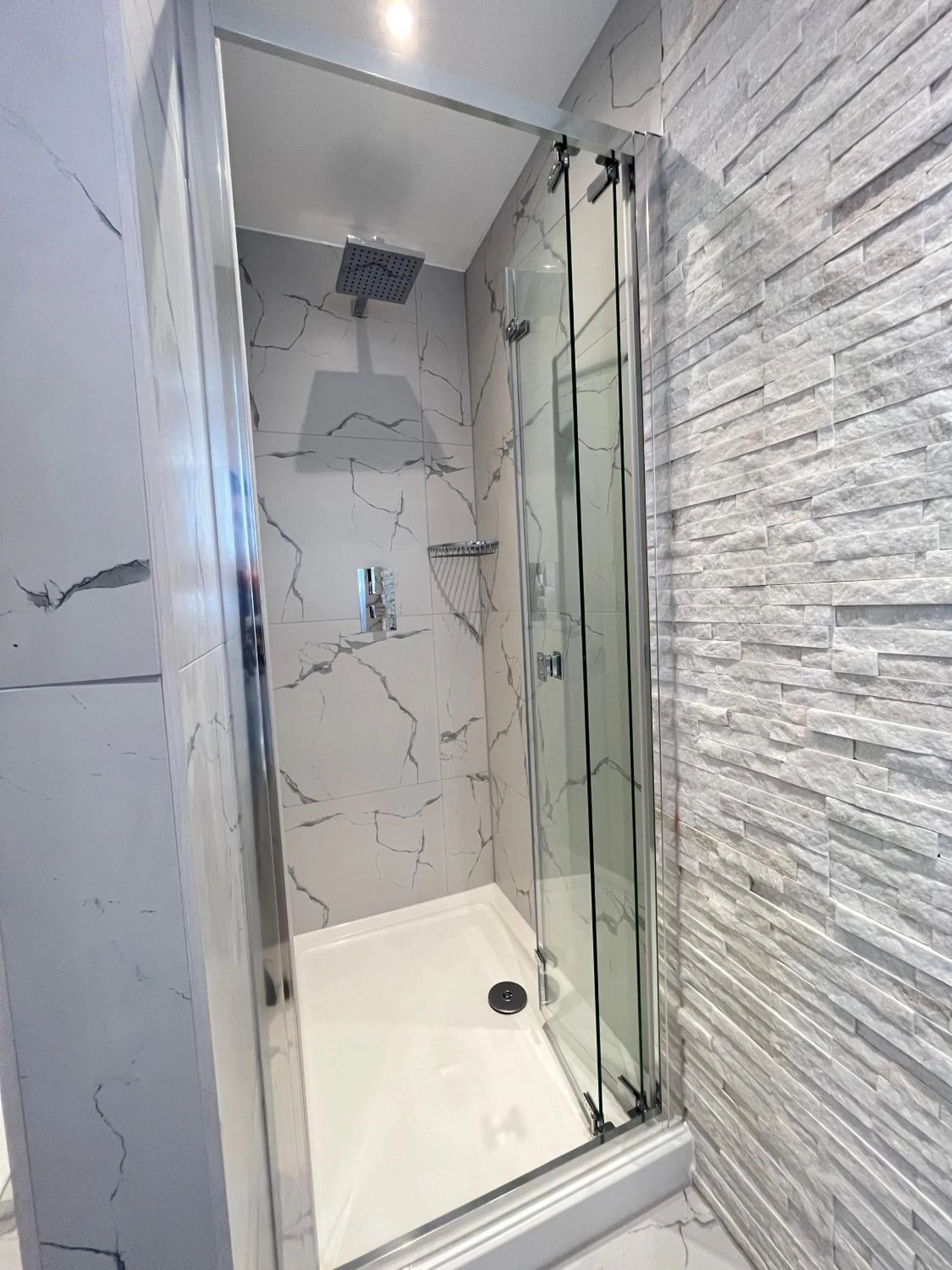 Shower in Philharmonic Hotel