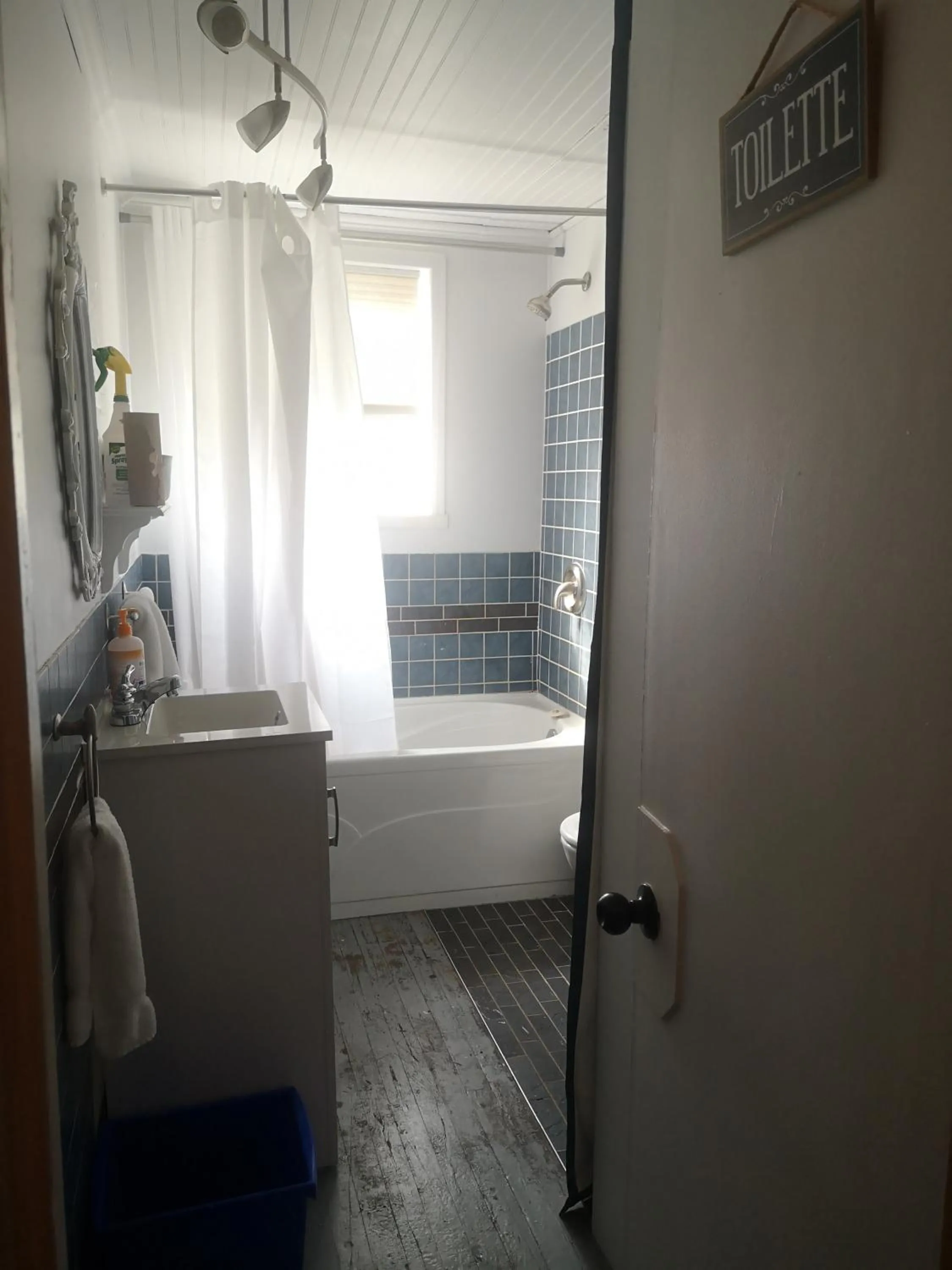 Bathroom in Auberge de la rive de Charlevoix - Auberge de jeunesse familiale pour voyageurs de tous âges