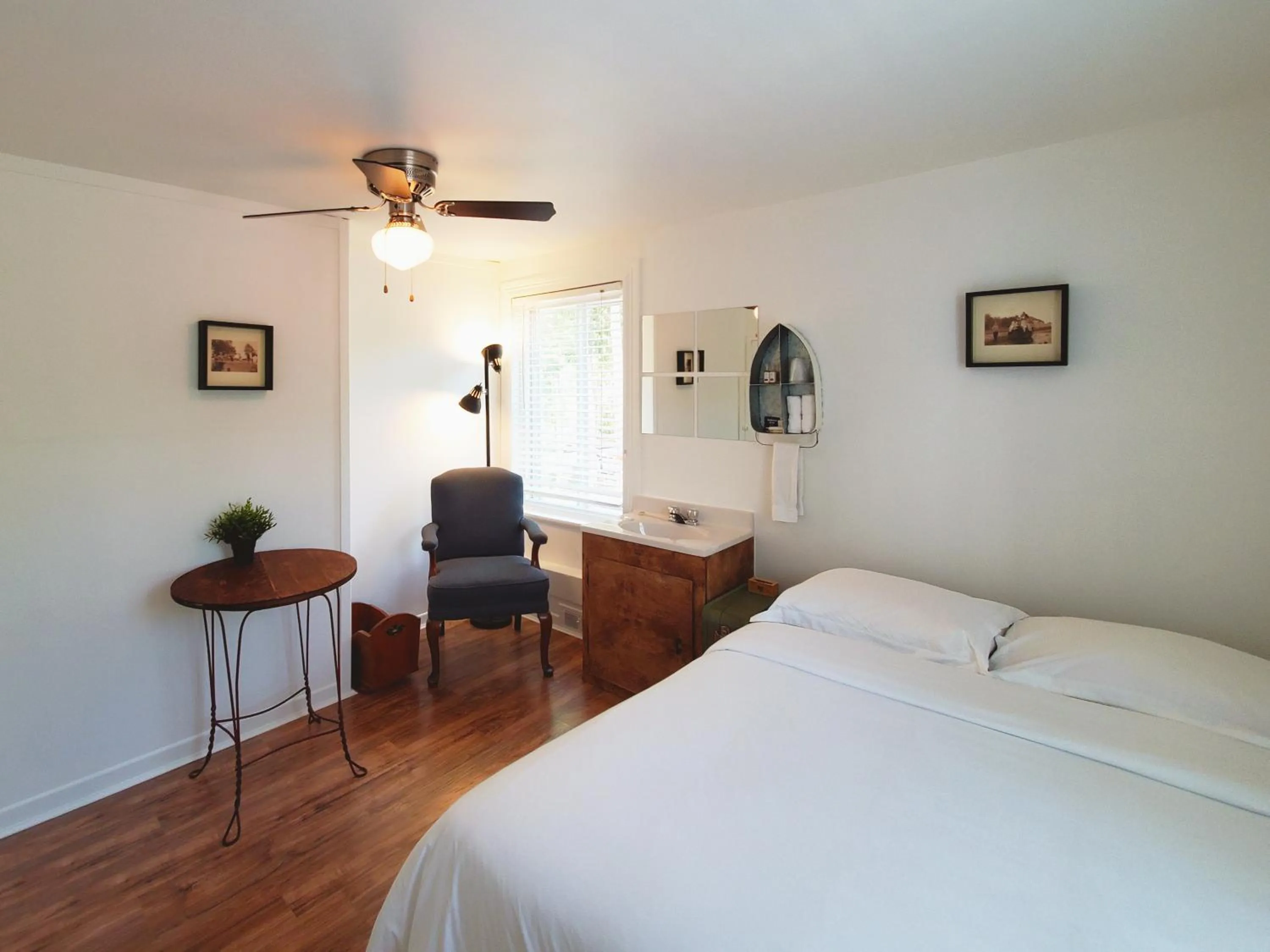 Bed in Auberge de la rive de Charlevoix - Auberge de jeunesse familiale pour voyageurs de tous âges