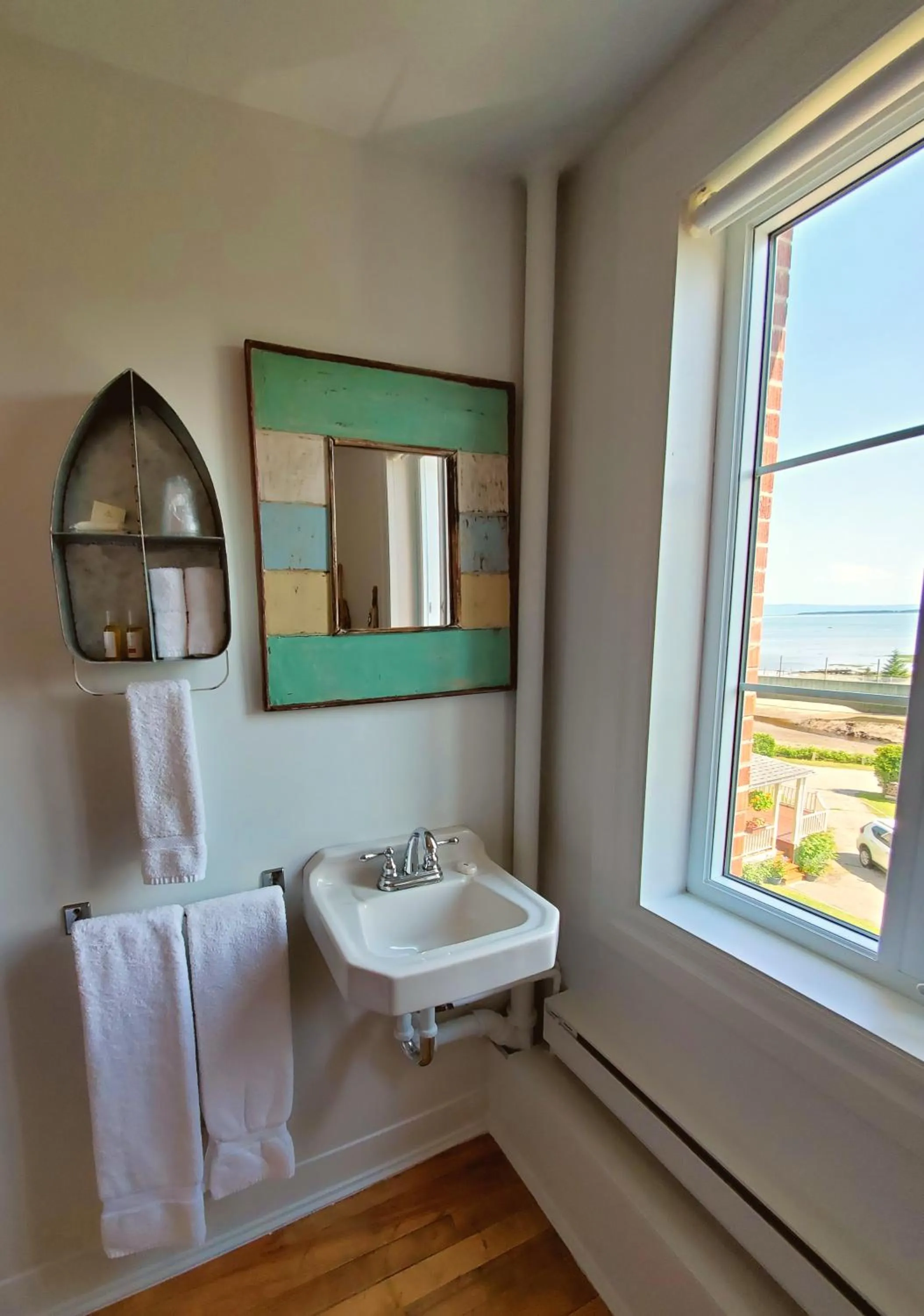 Bedroom in Auberge de la rive de Charlevoix - Auberge de jeunesse familiale pour voyageurs de tous âges