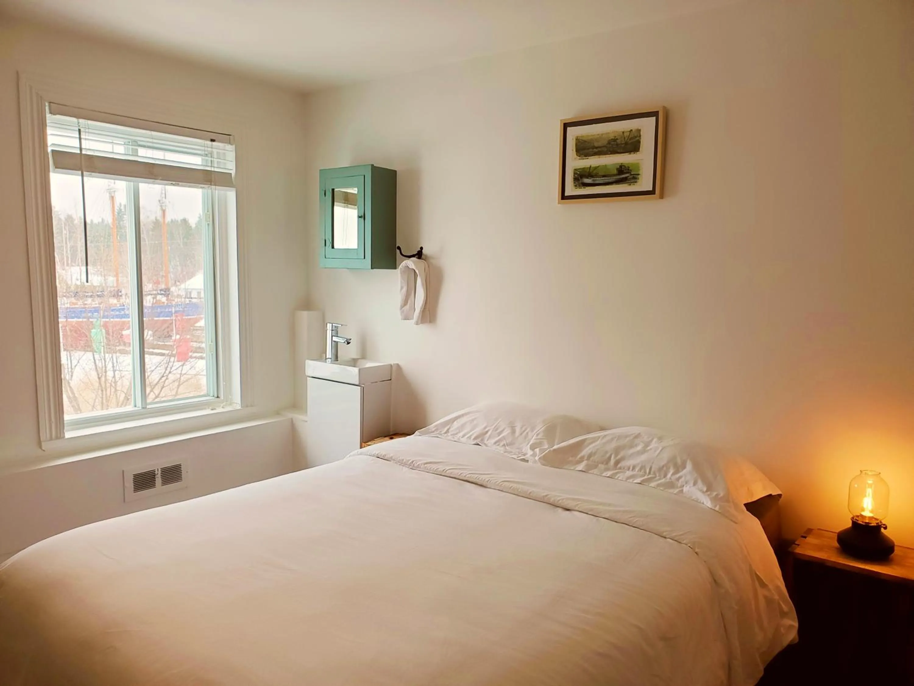 Bed in Auberge de la rive de Charlevoix - Auberge de jeunesse familiale pour voyageurs de tous âges