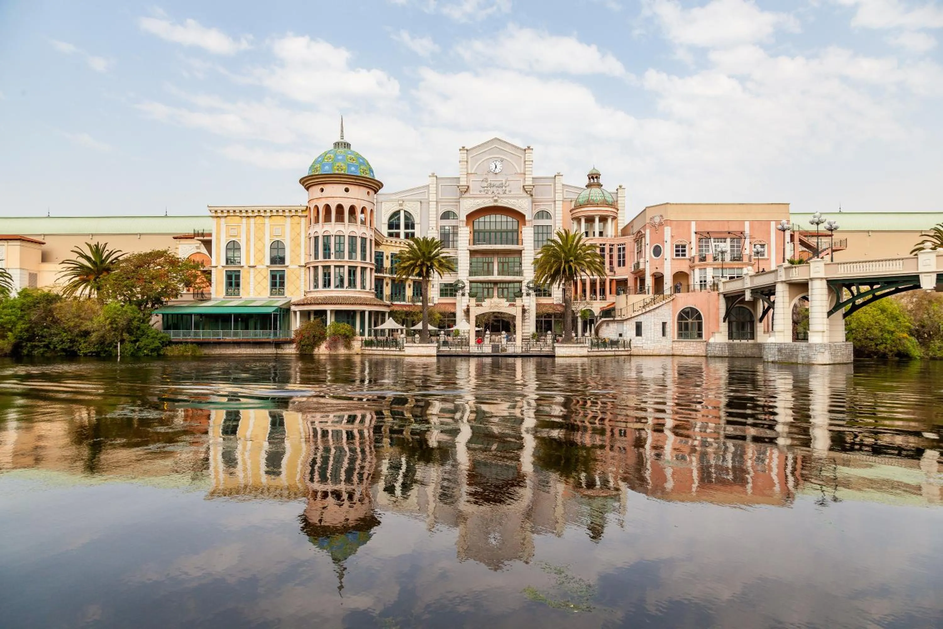 Shopping Area in Island Club Hotel & Apartments