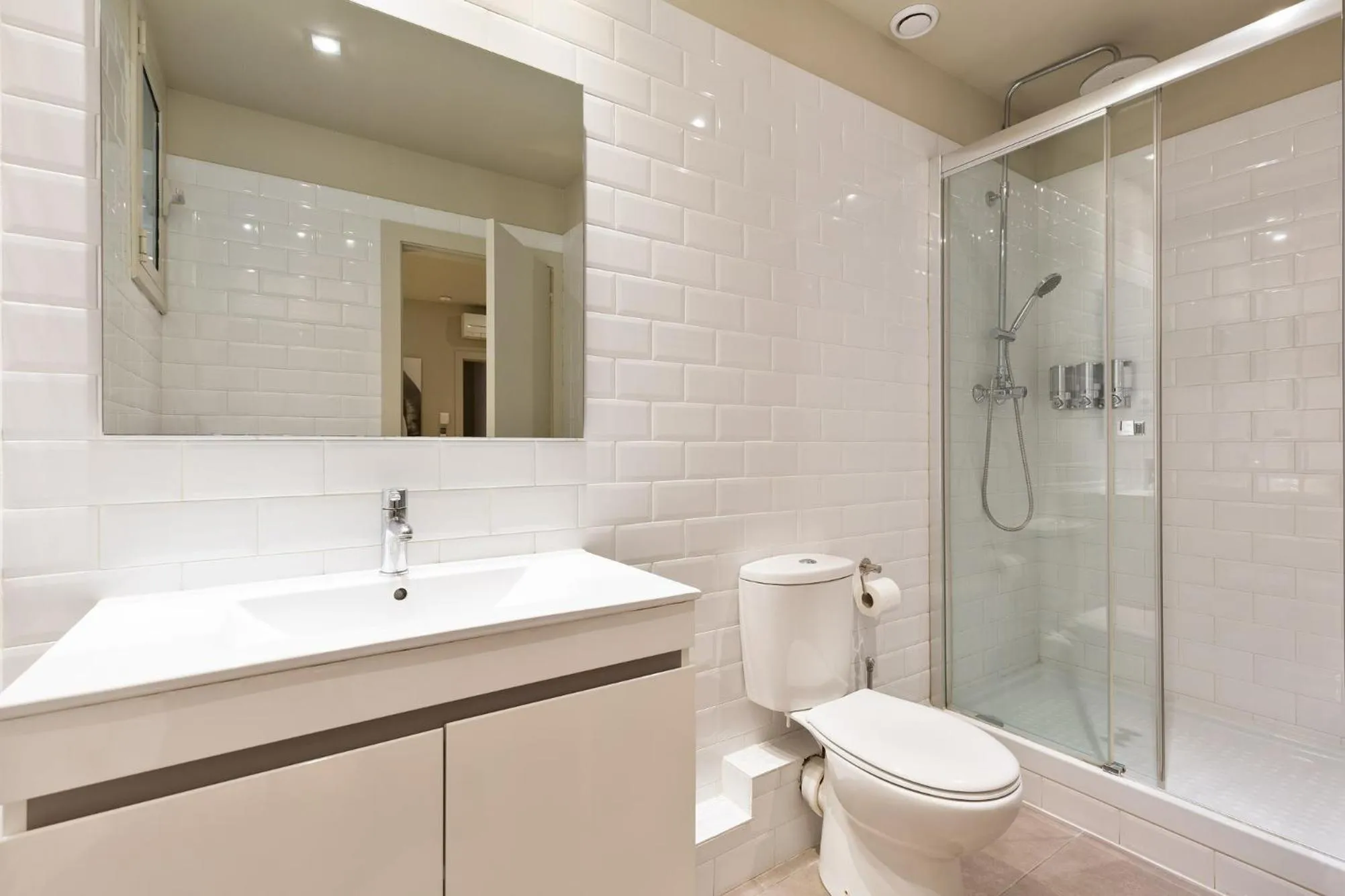 Bathroom in Ola Living Hostal Diagonal