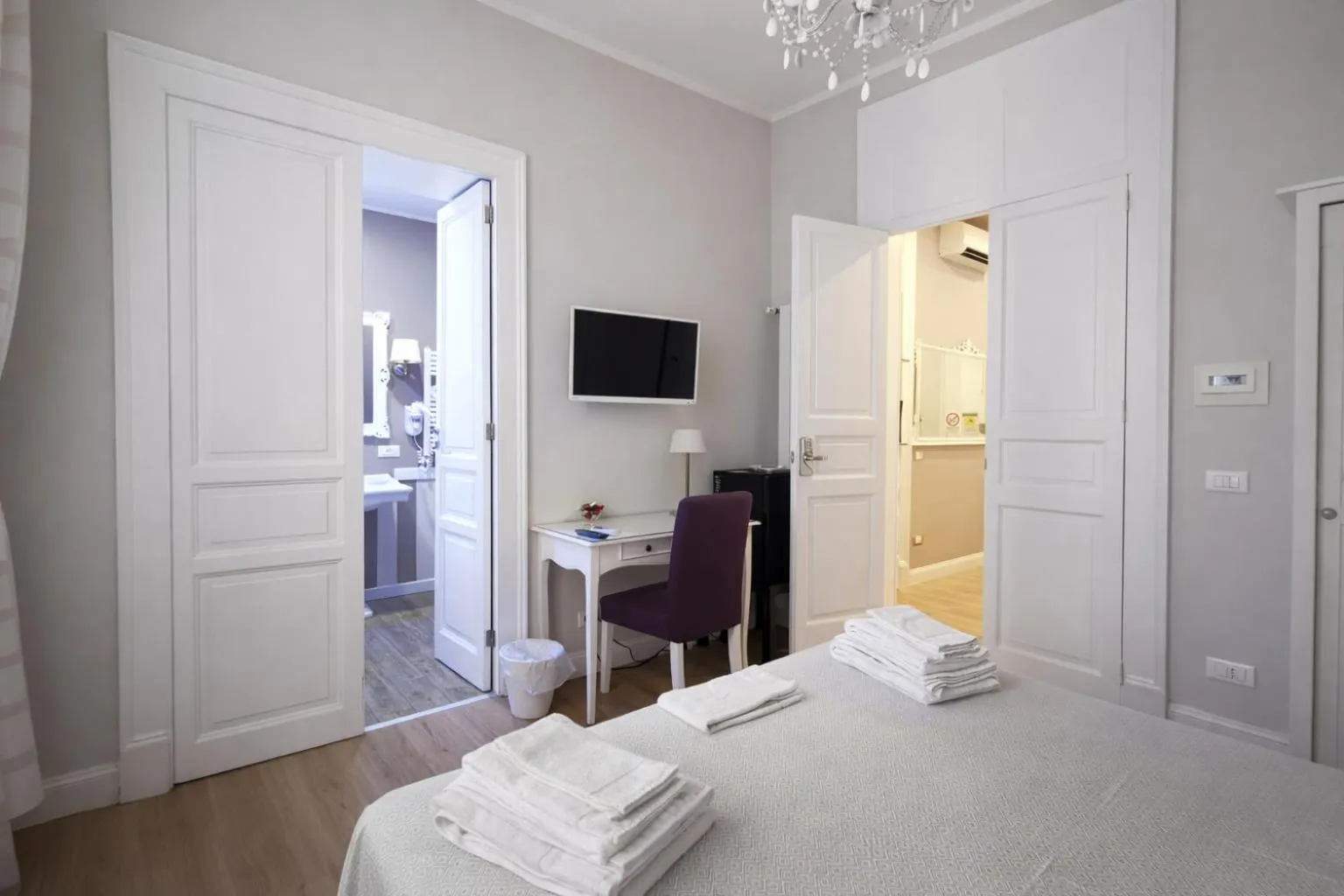 Photo of the whole room, Bed in Opera Relais