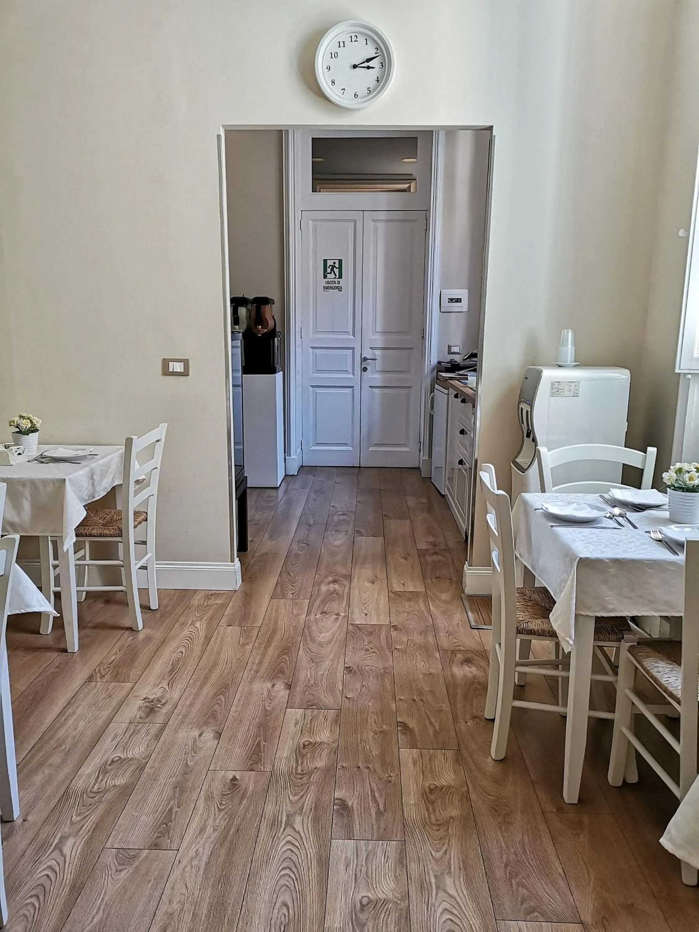 Communal lounge/ TV room in Opera Relais