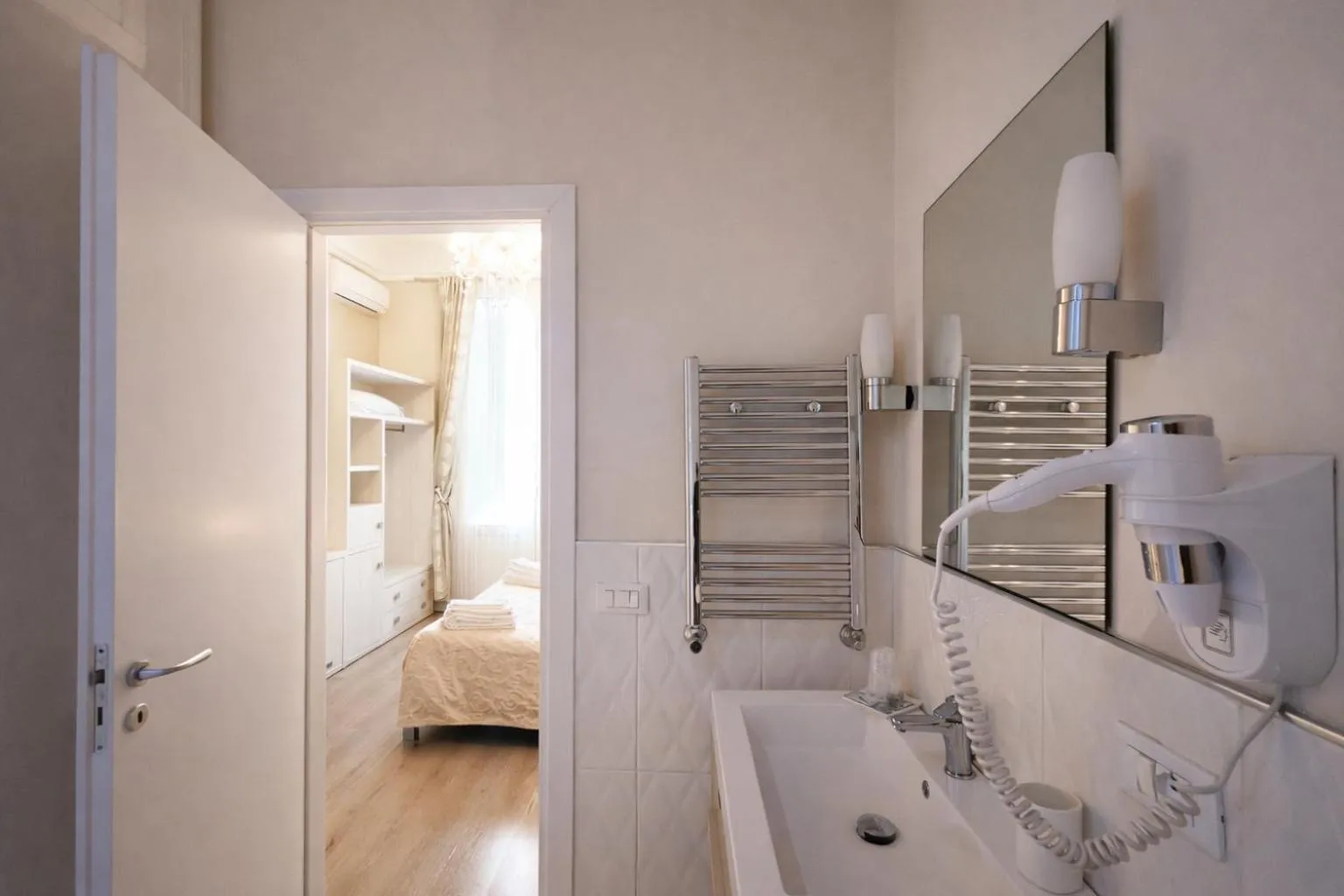 Bathroom, Bed in Opera Relais