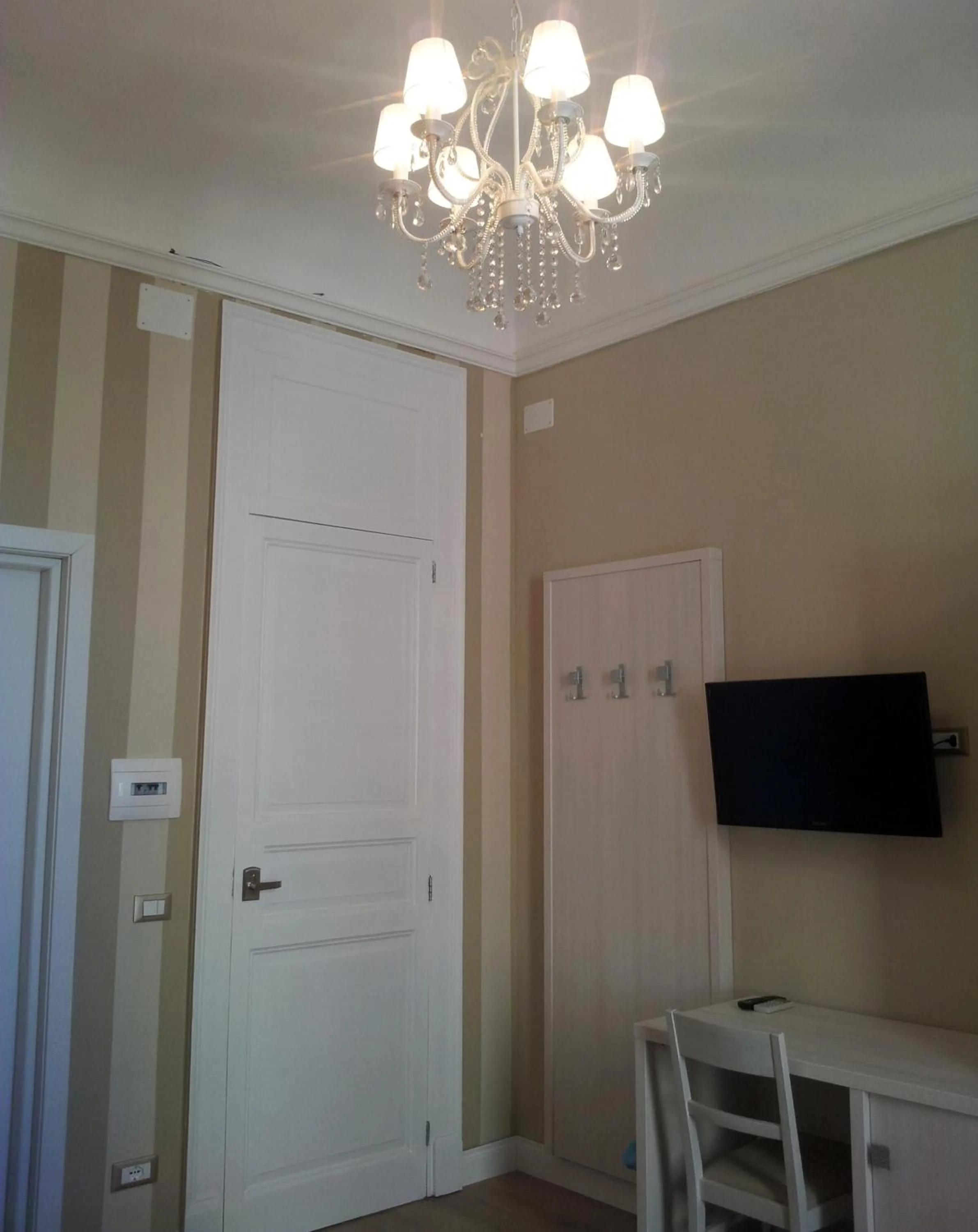 Decorative detail in Opera Relais