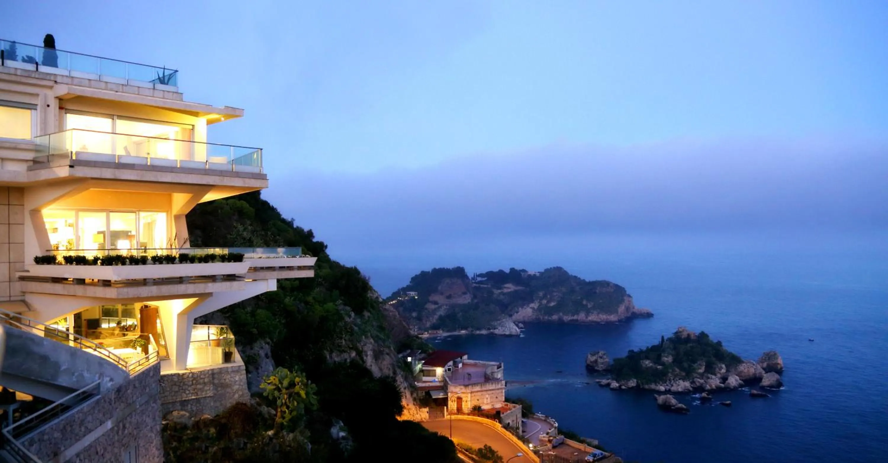 Facade/entrance in Maison Blanche Taormina