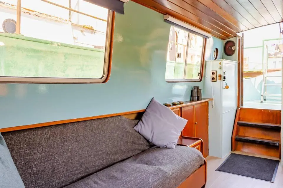 Seating area in Floating B&B Amsterdam
