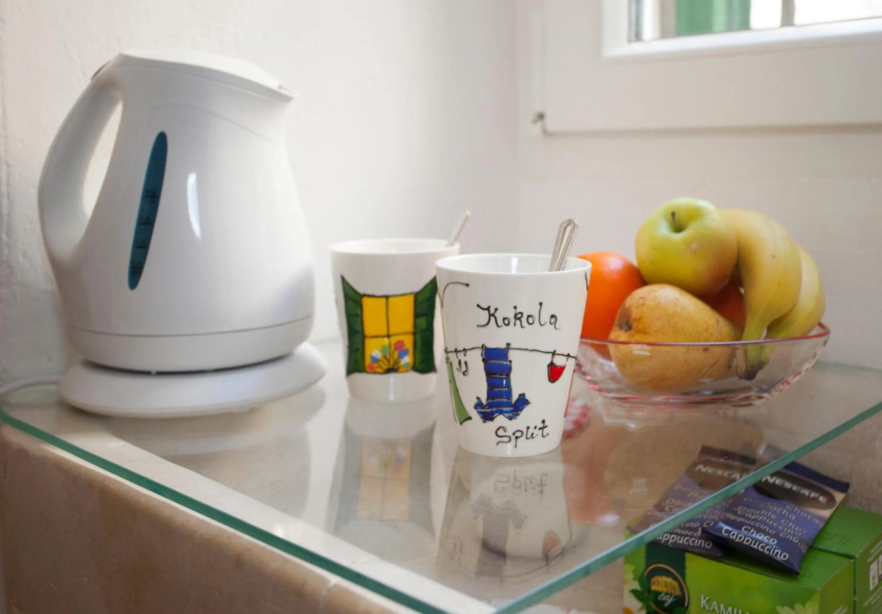 Coffee/tea facilities in Luxury Room Kokola