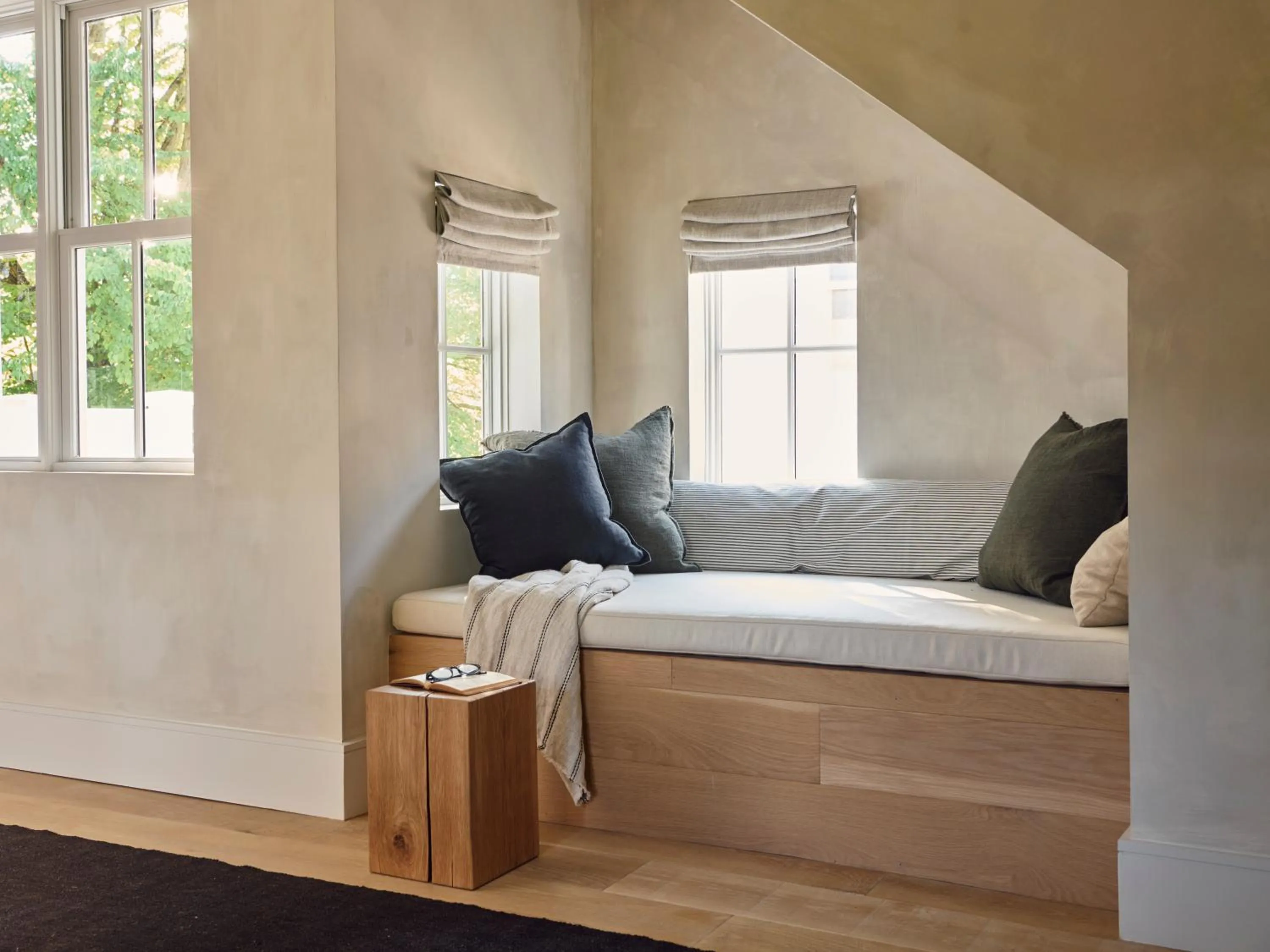 Seating area, Bed in 9 Academy