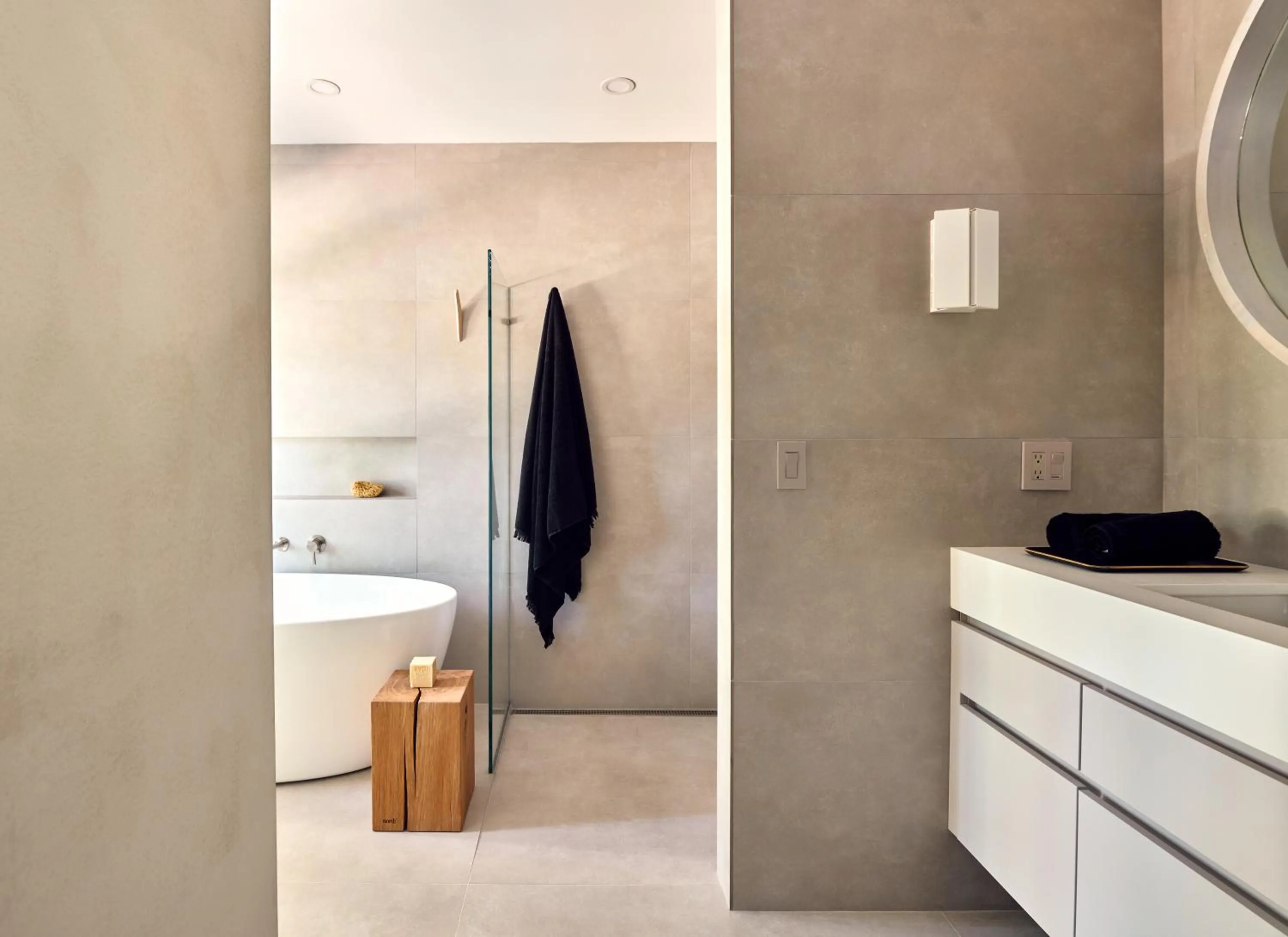 Bathroom in 9 Academy