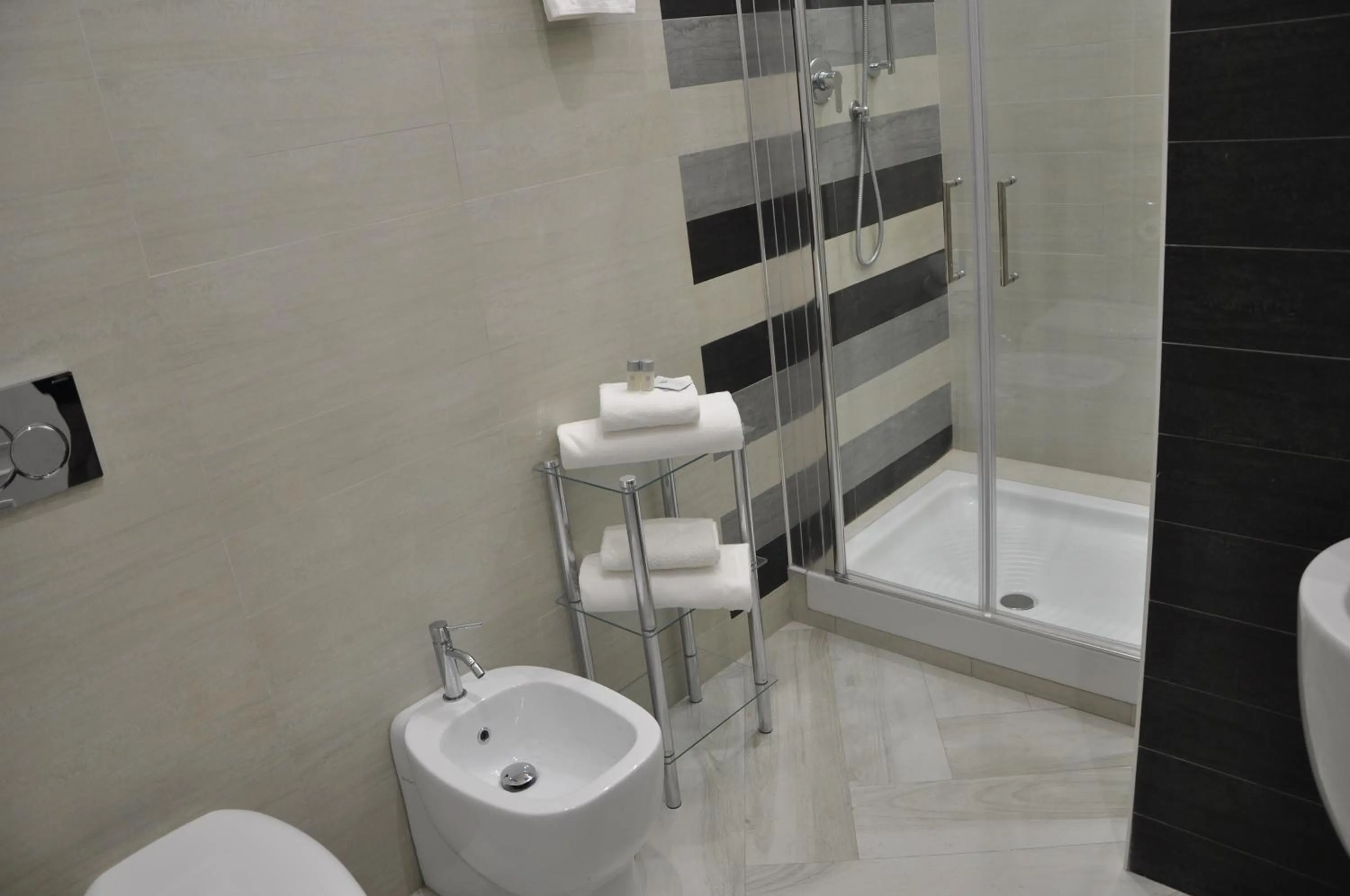 Shower in Il Corso Suite