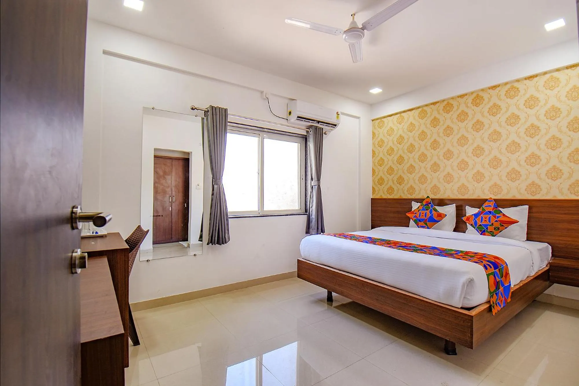 Bed in FabHotel Fortune Suites - Nr Mannipal Hospital, Baner