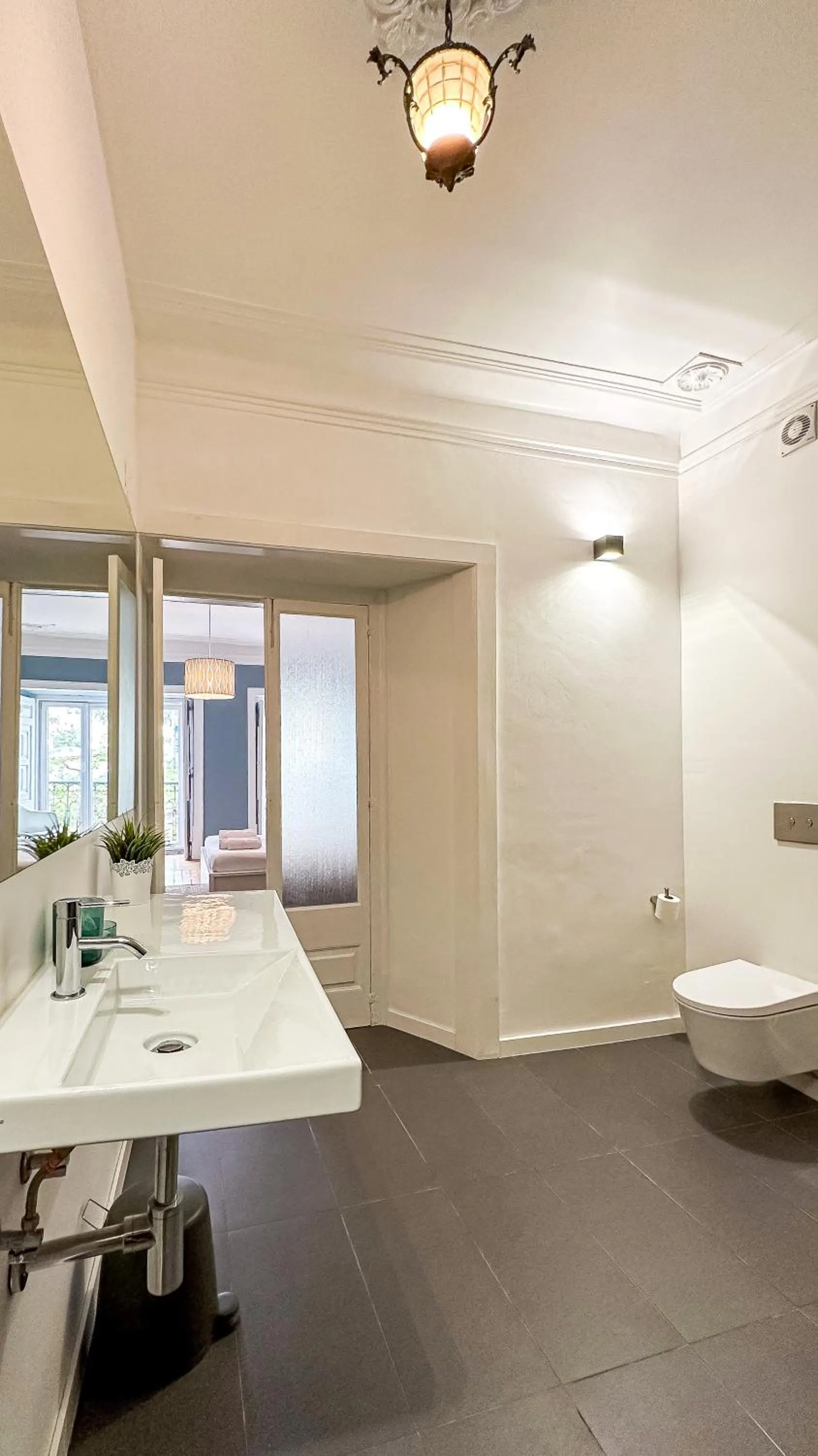 Toilet in VAGO Alcântara Suites