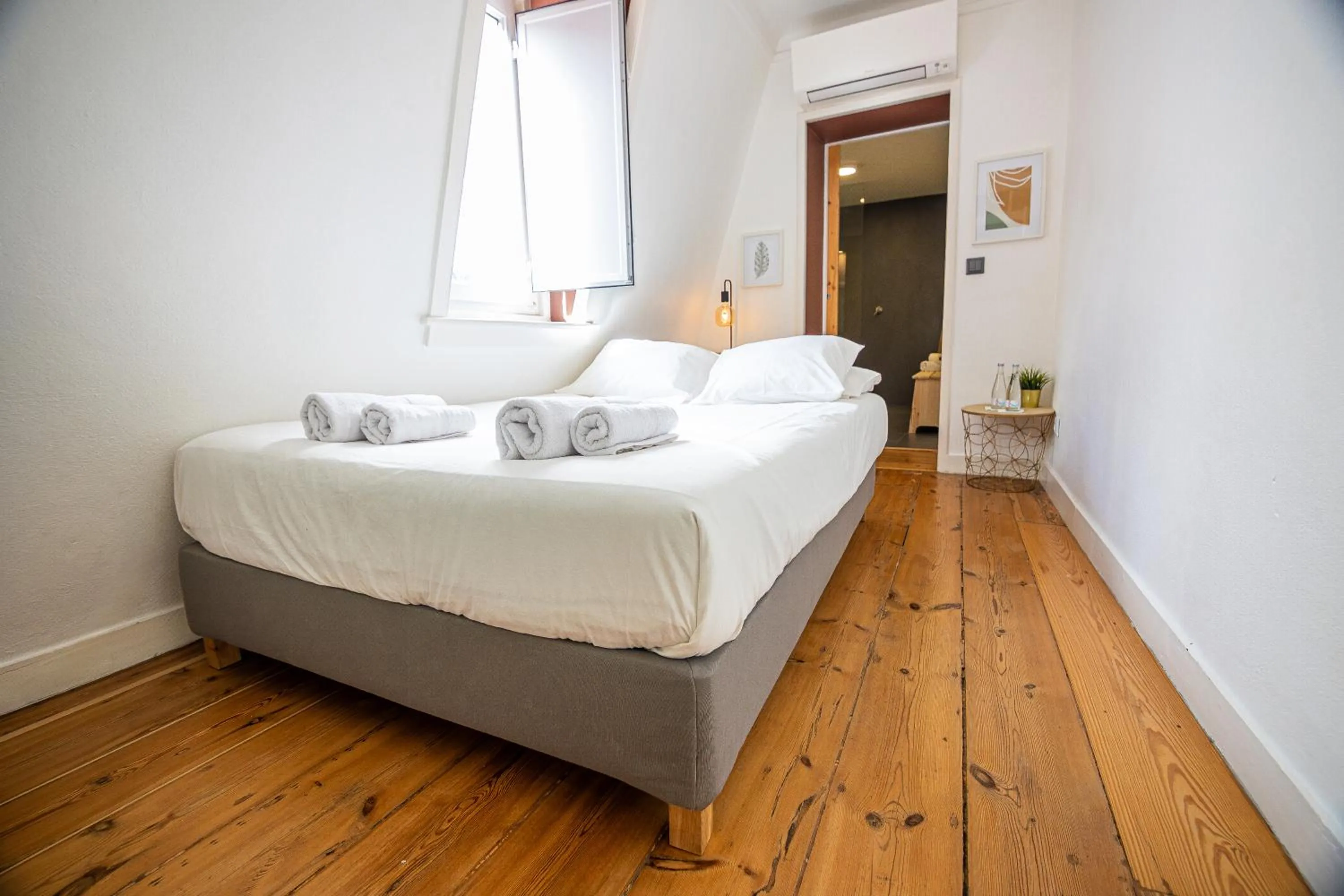 Bed in VAGO Alcântara Suites