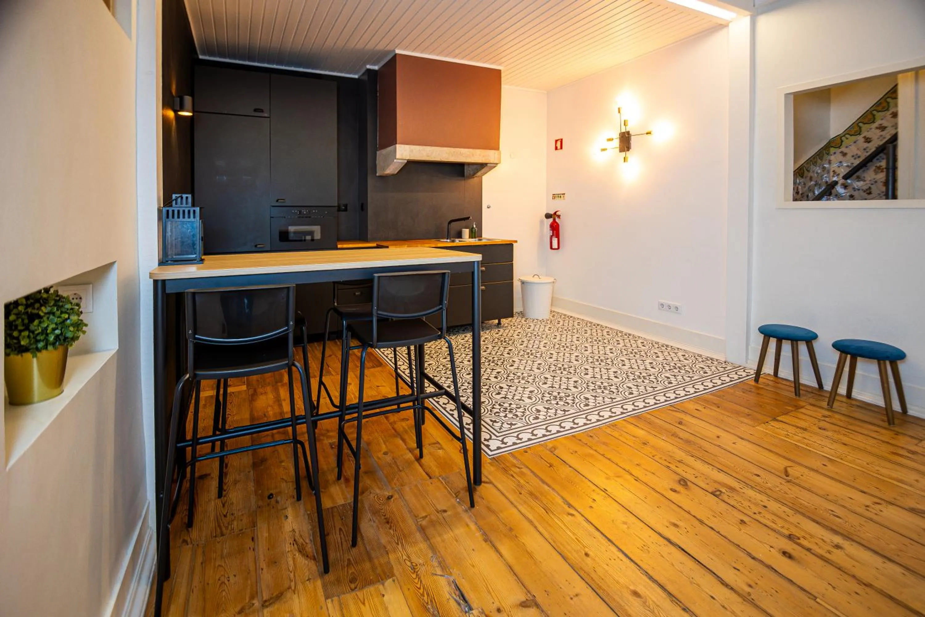 Kitchen or kitchenette in VAGO Alcântara Suites
