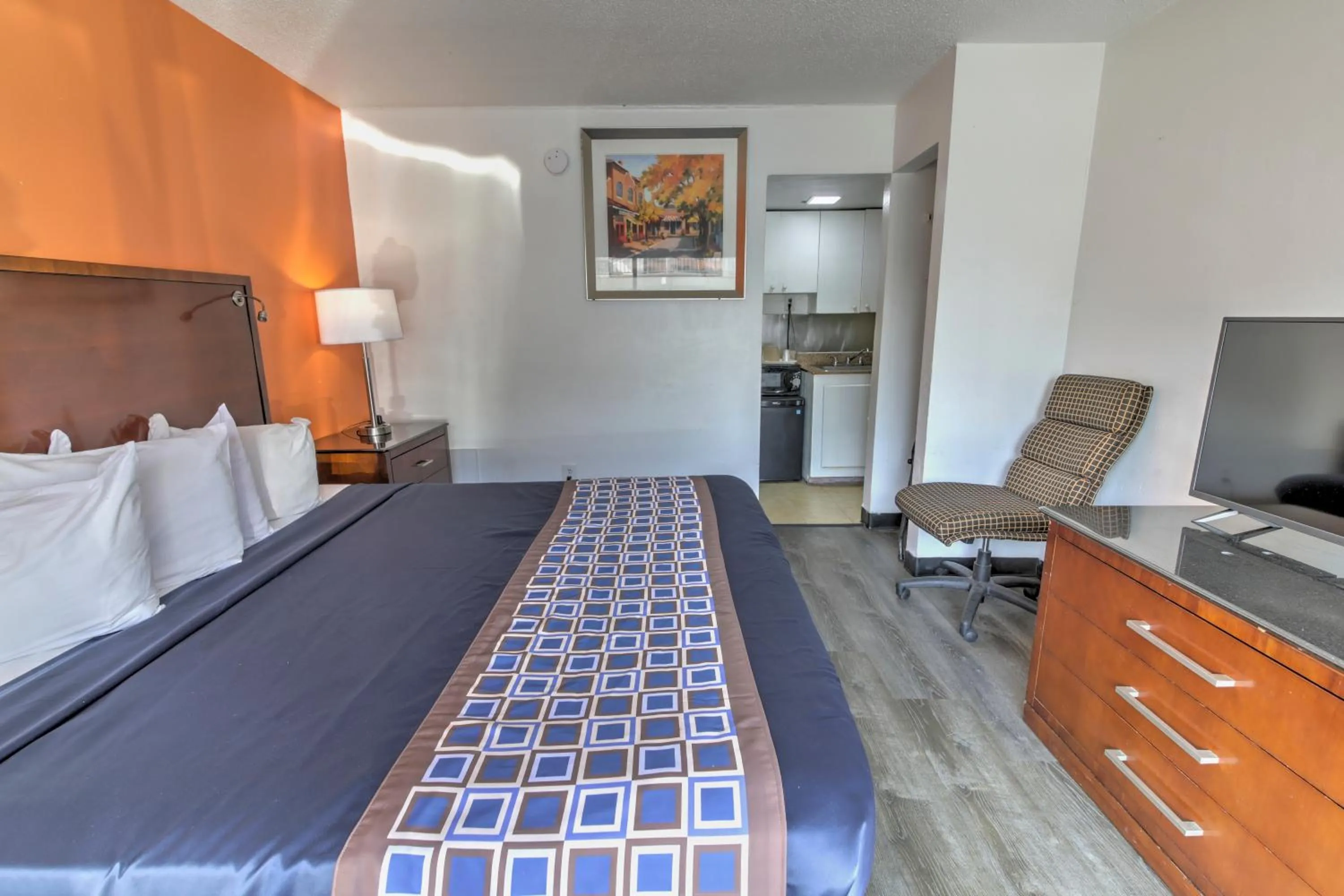 Bed in White Marlin Inn - Virginia Beach