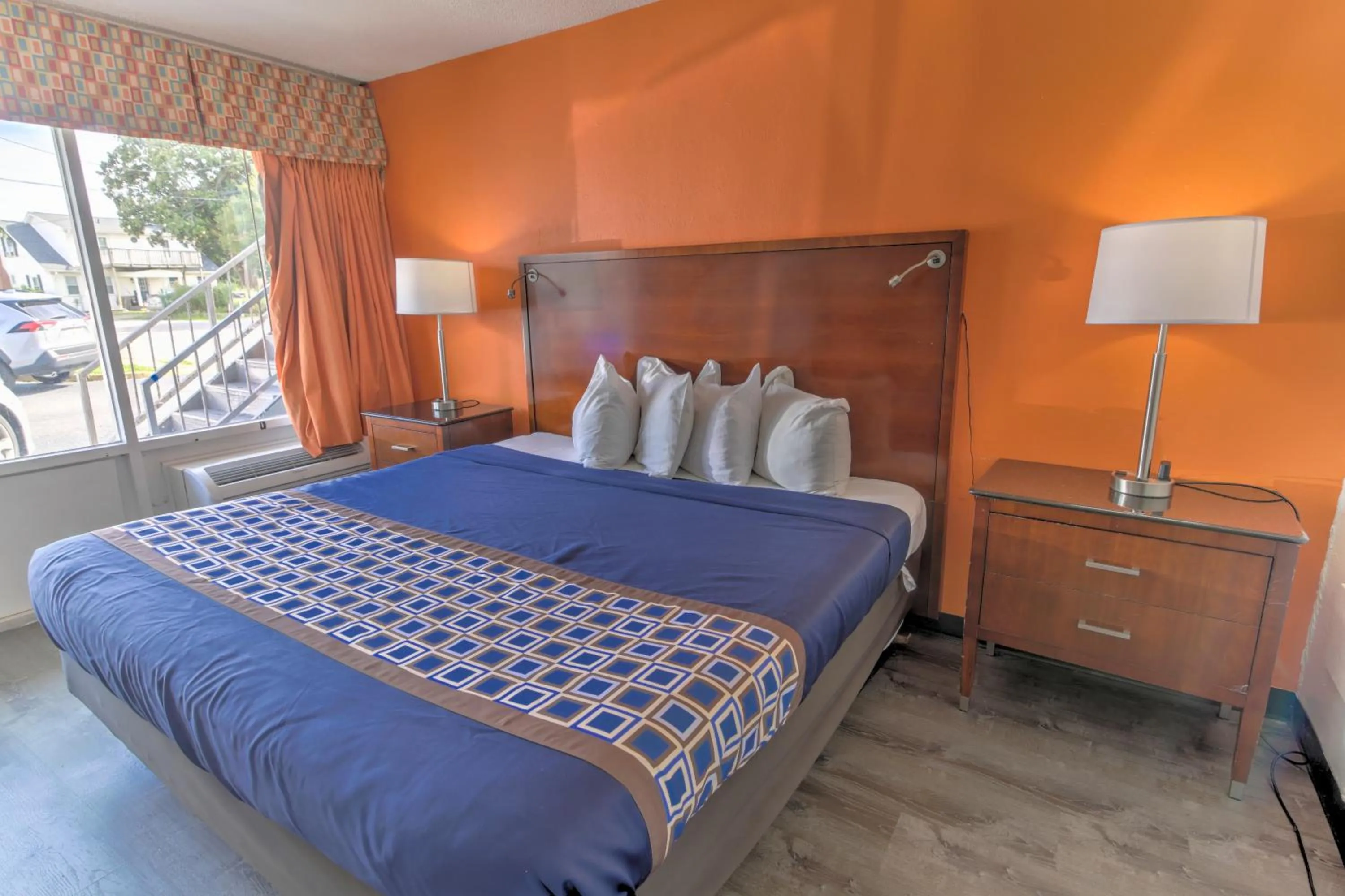 Bed in White Marlin Inn - Virginia Beach