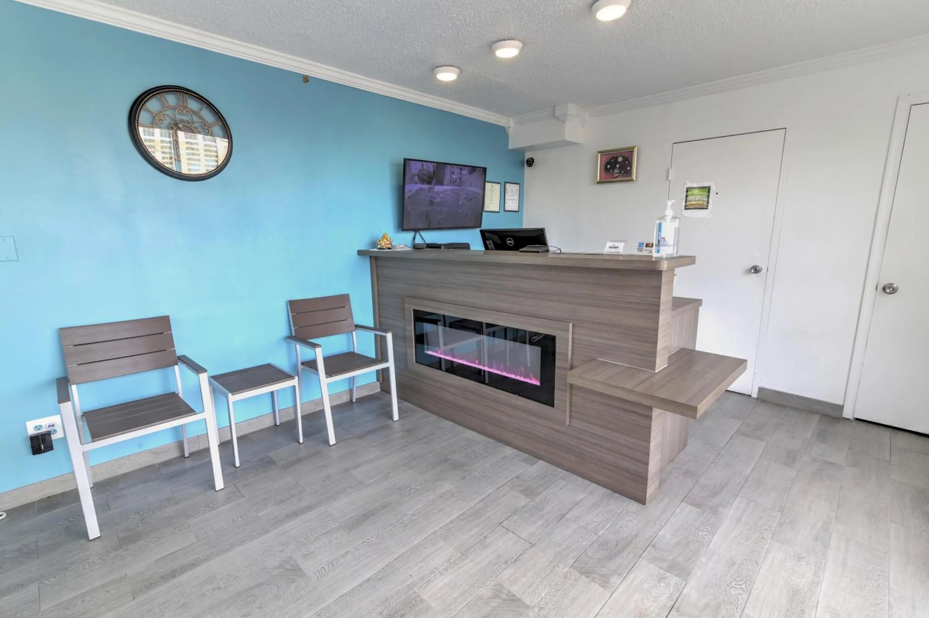 Lobby or reception in White Marlin Inn - Virginia Beach