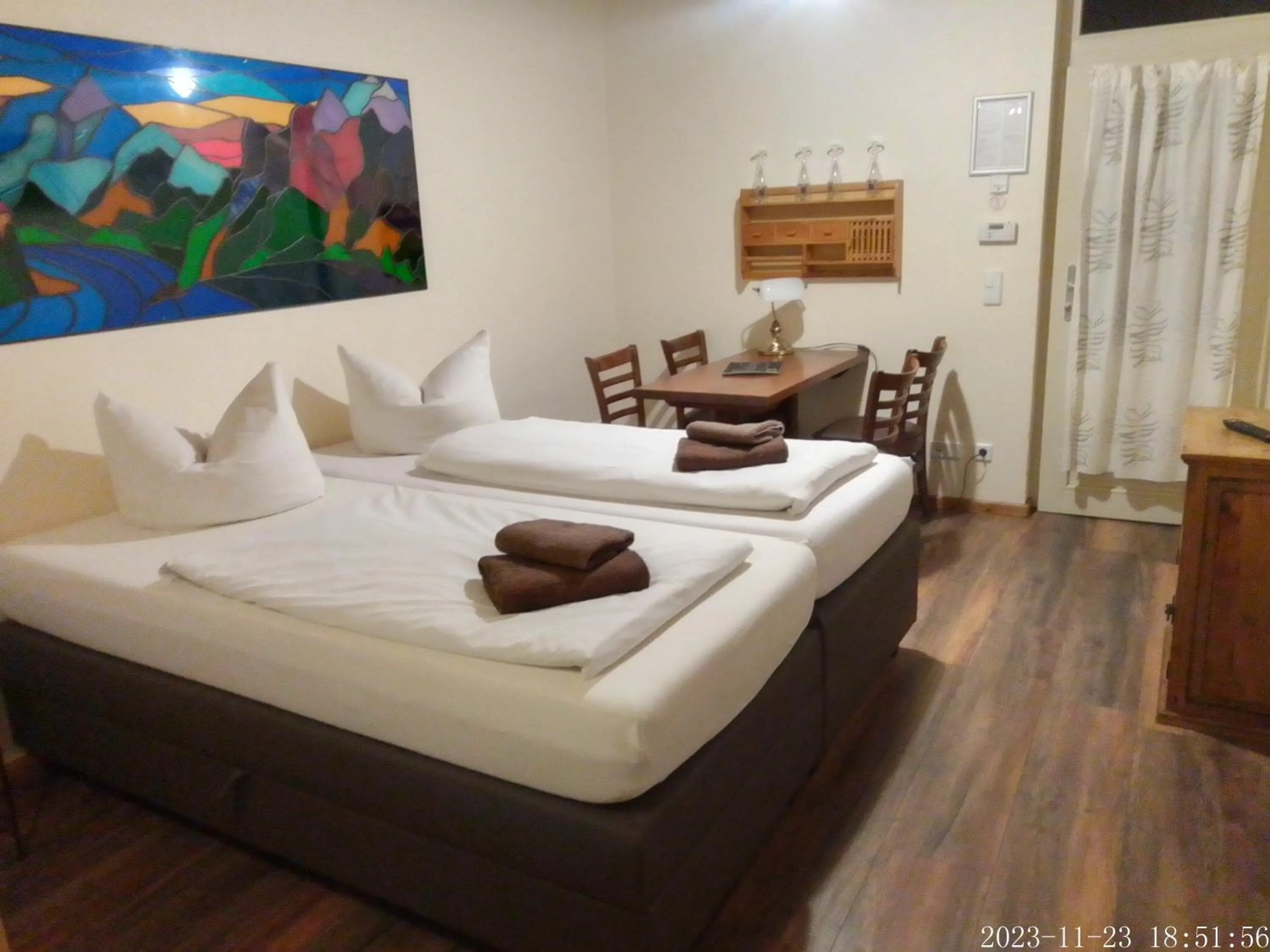 Bed in Pensionszimmer Unicat